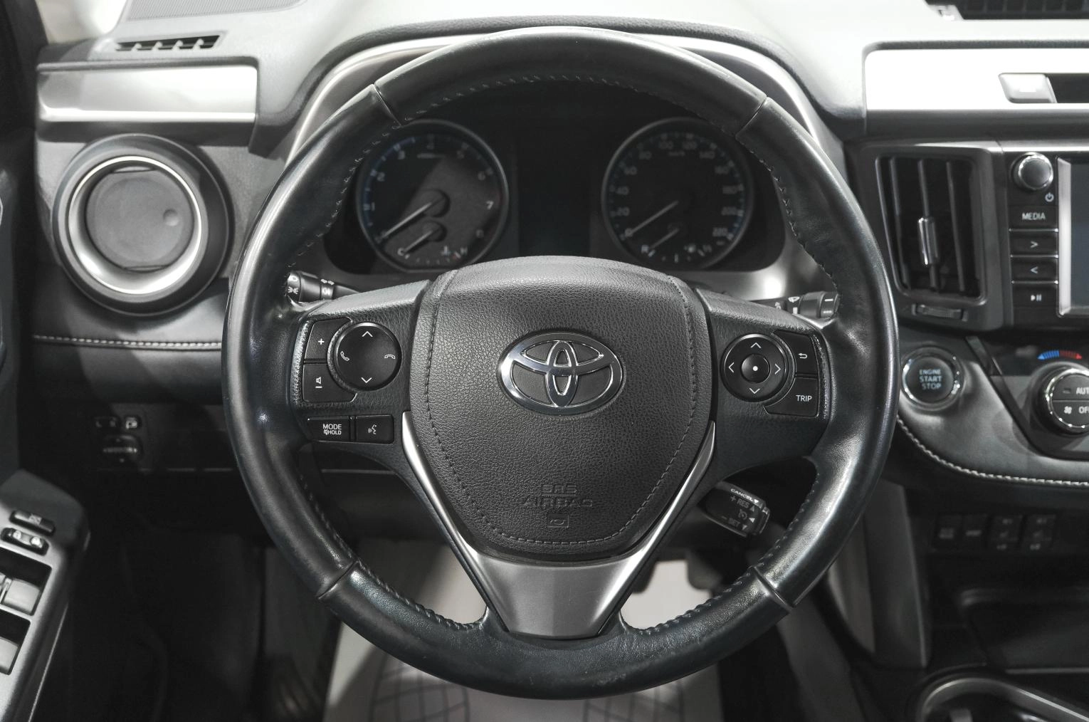 Toyota RAV4 10 из 28