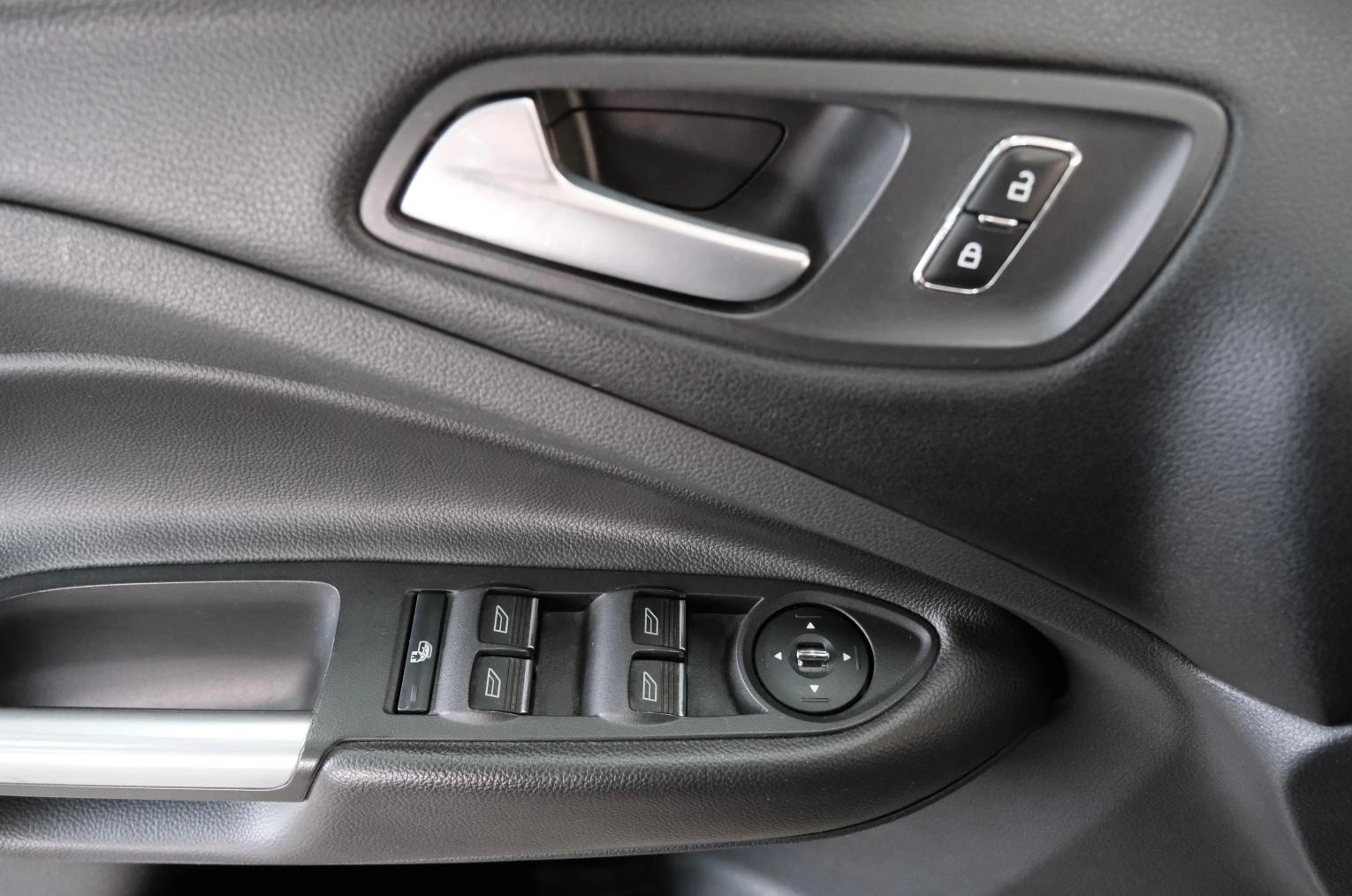 Ford Kuga 8 из 24