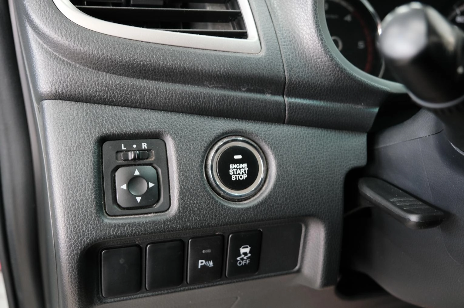 Mitsubishi L200 9 из 23