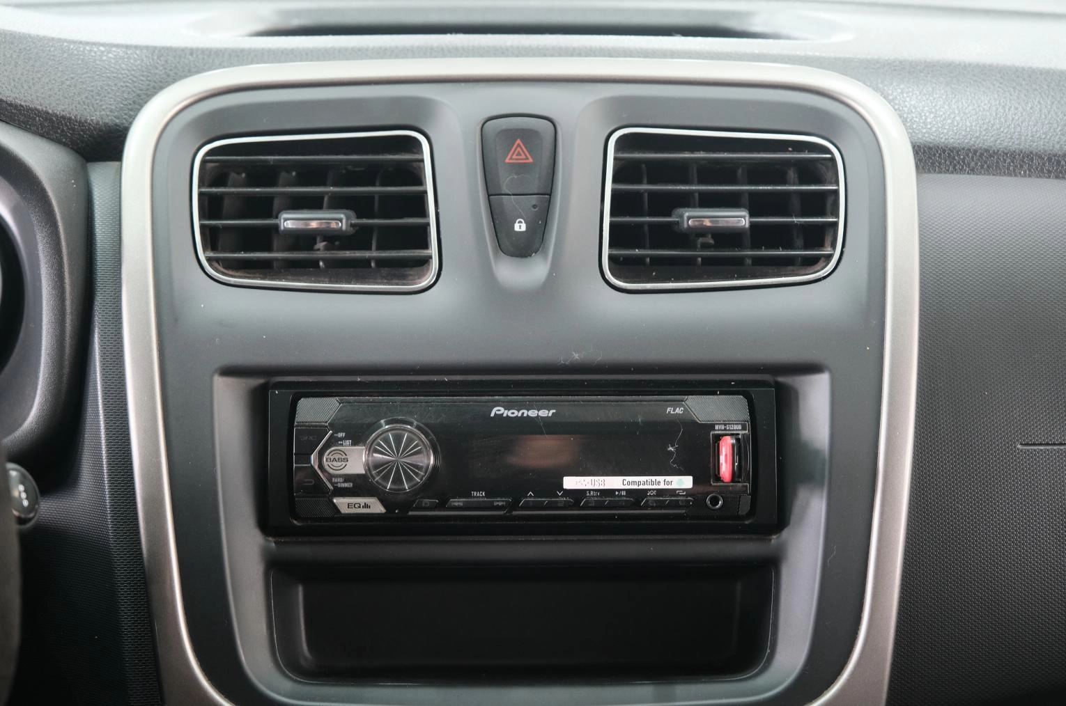 Renault Logan 15 из 24