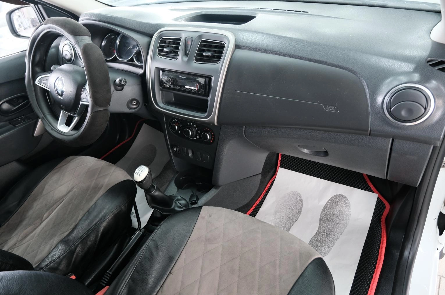 Renault Logan 19 из 24