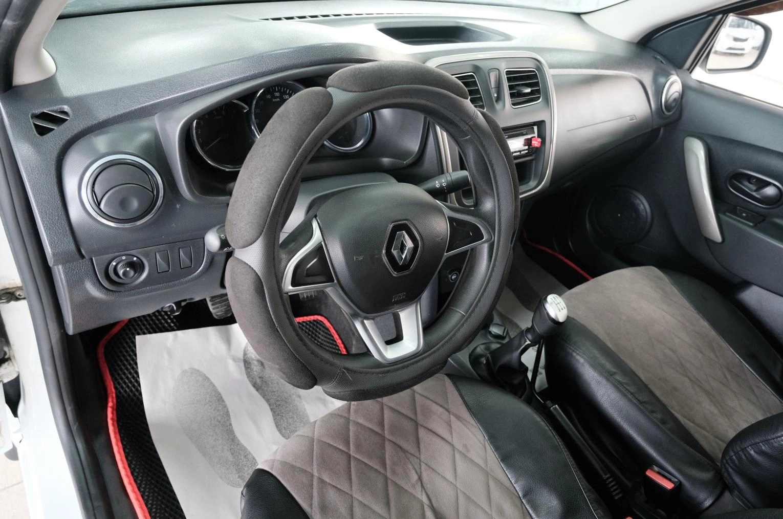 Renault Logan 11 из 24