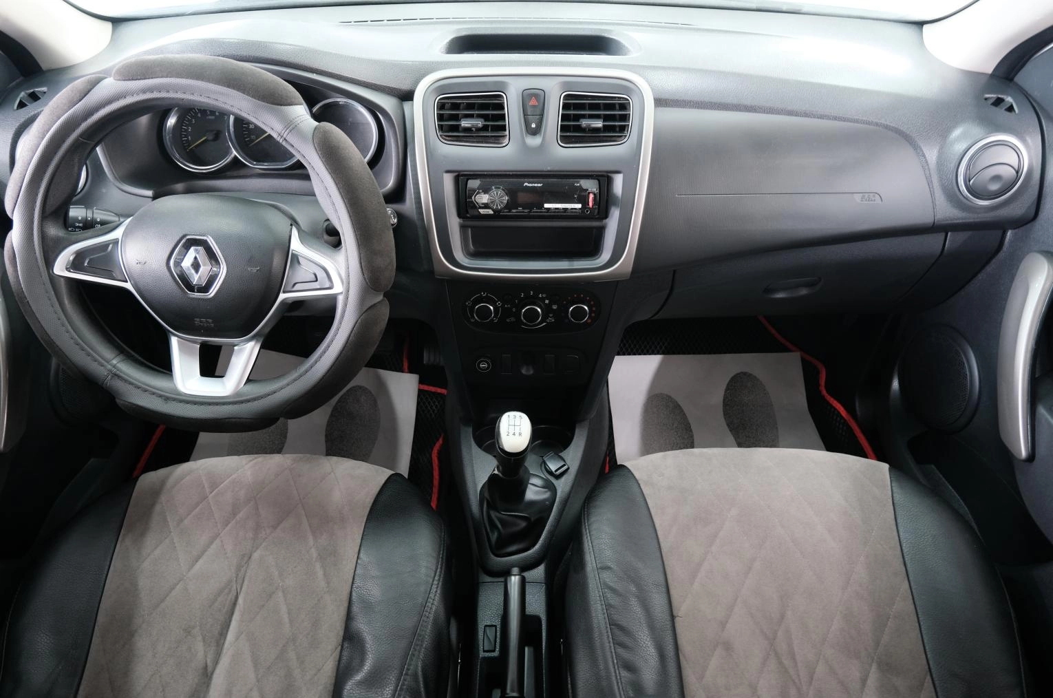 Renault Logan 13 из 24