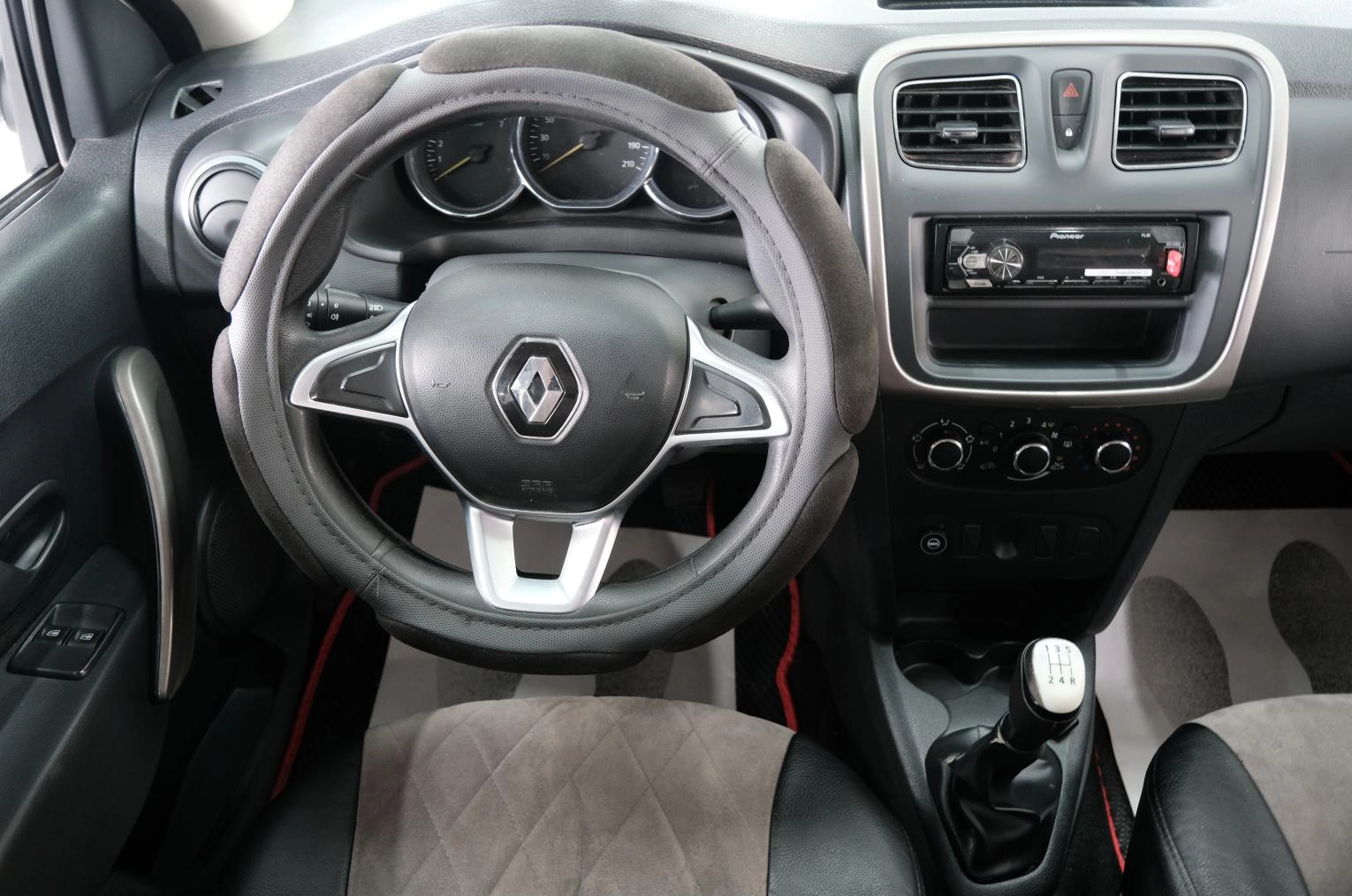 Renault Logan 12 из 24