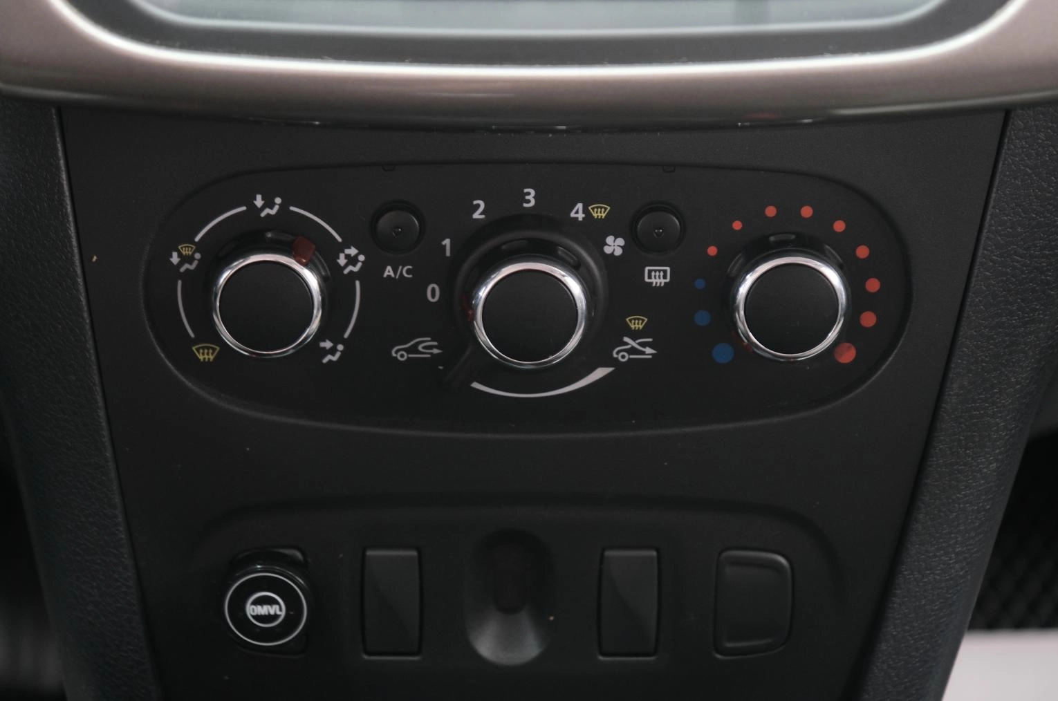 Renault Logan 16 из 24