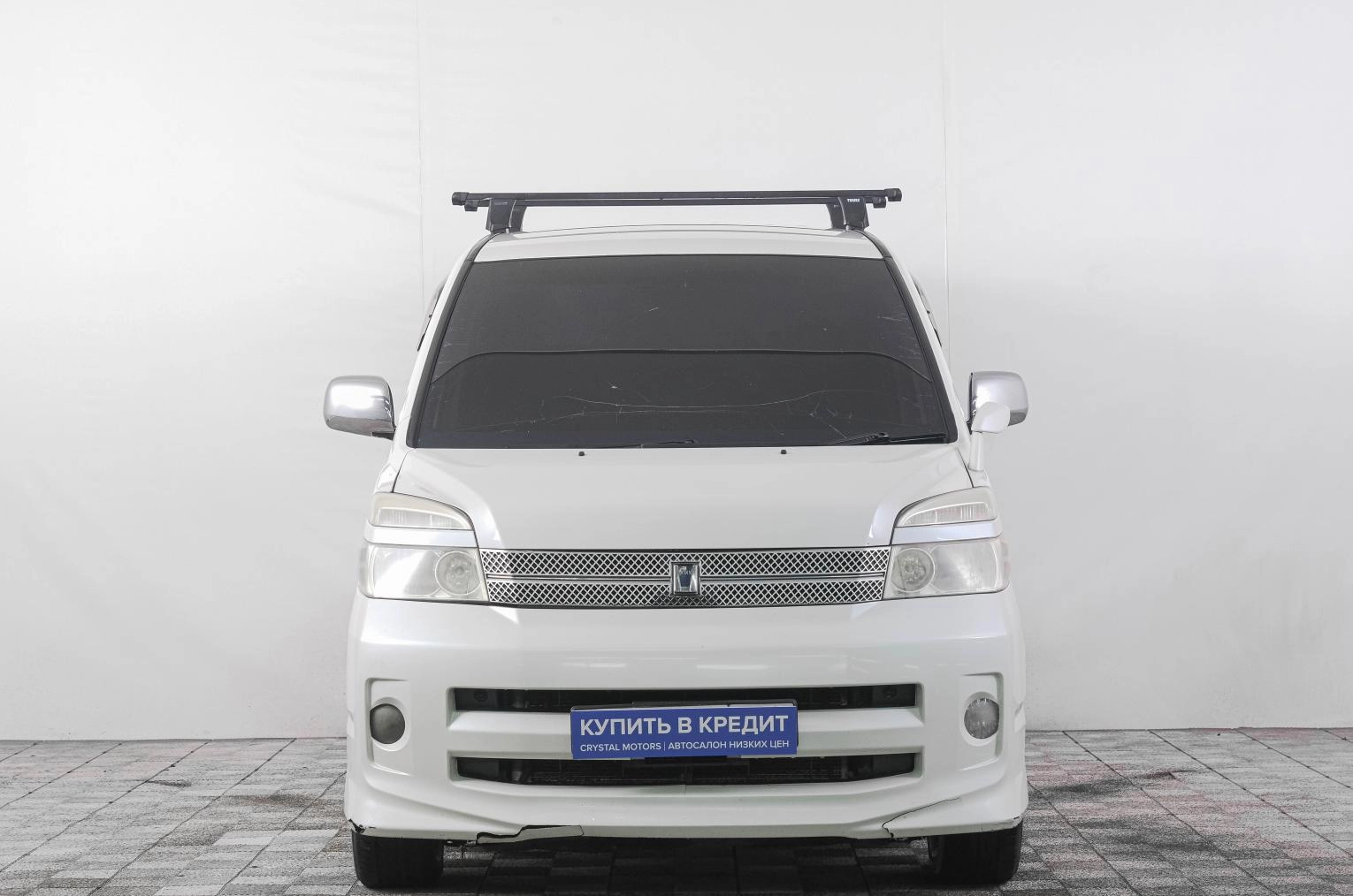 Toyota Voxy 2 из 19