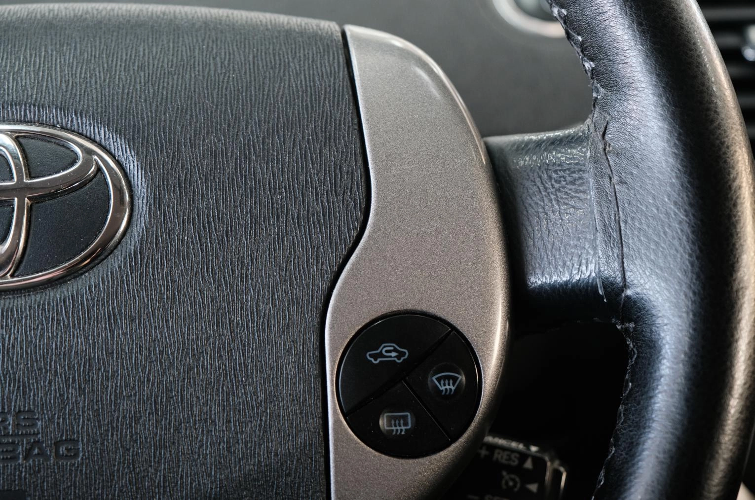 Toyota Prius 13 из 25