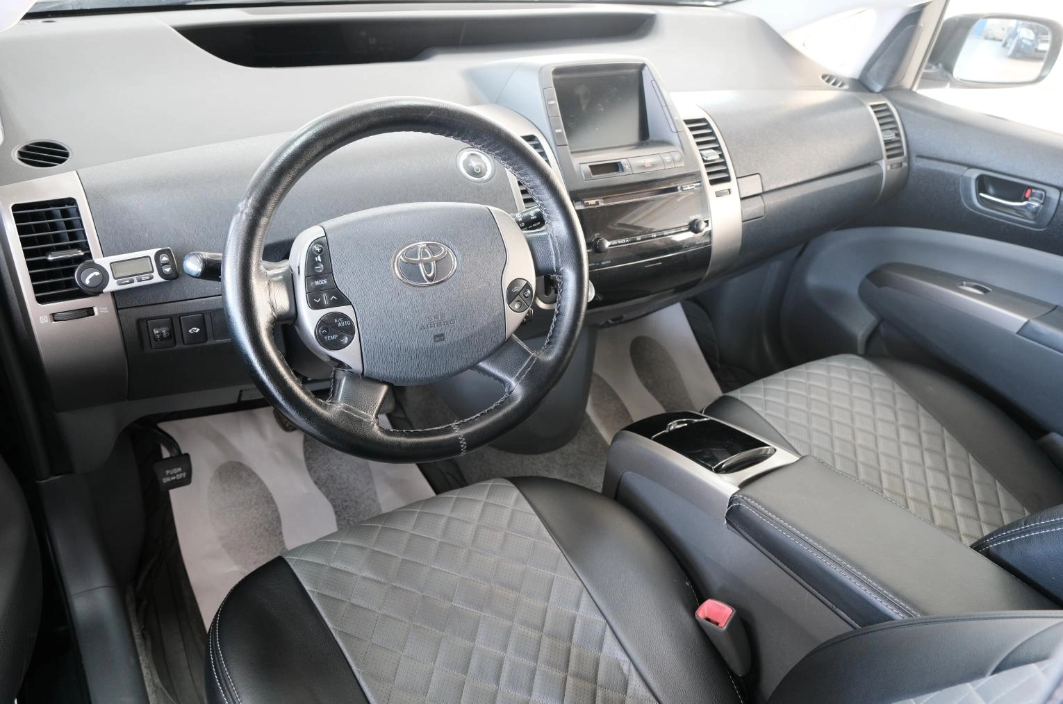 Toyota Prius 9 из 25