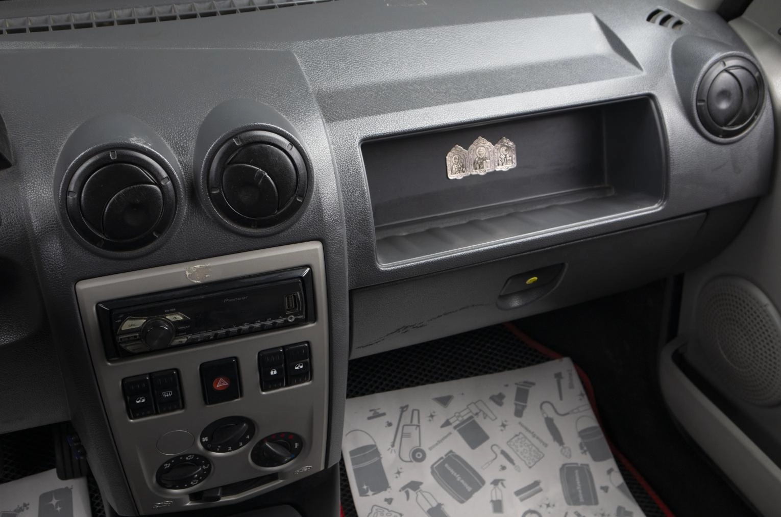 Renault Logan 9 из 15