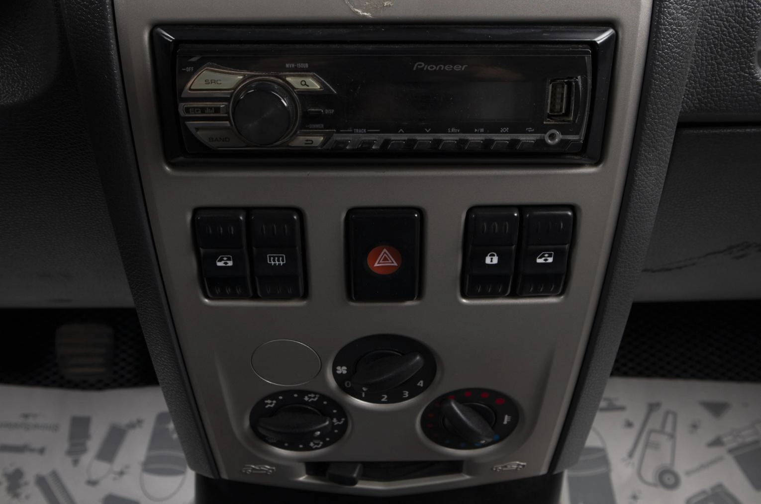 Renault Logan 11 из 15