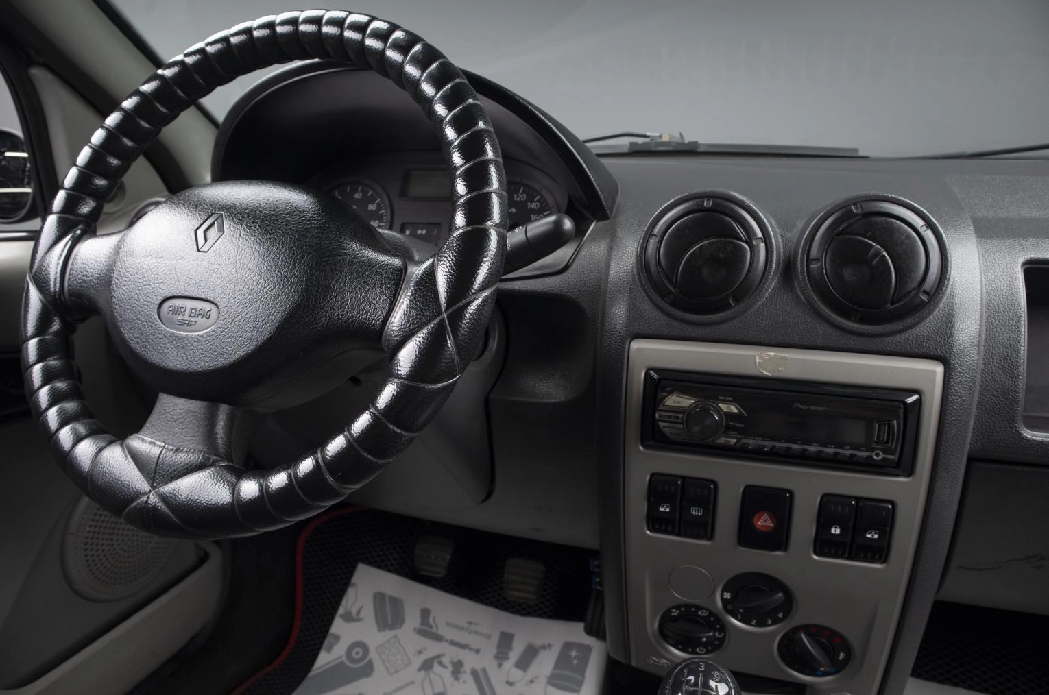 Renault Logan 8 из 15