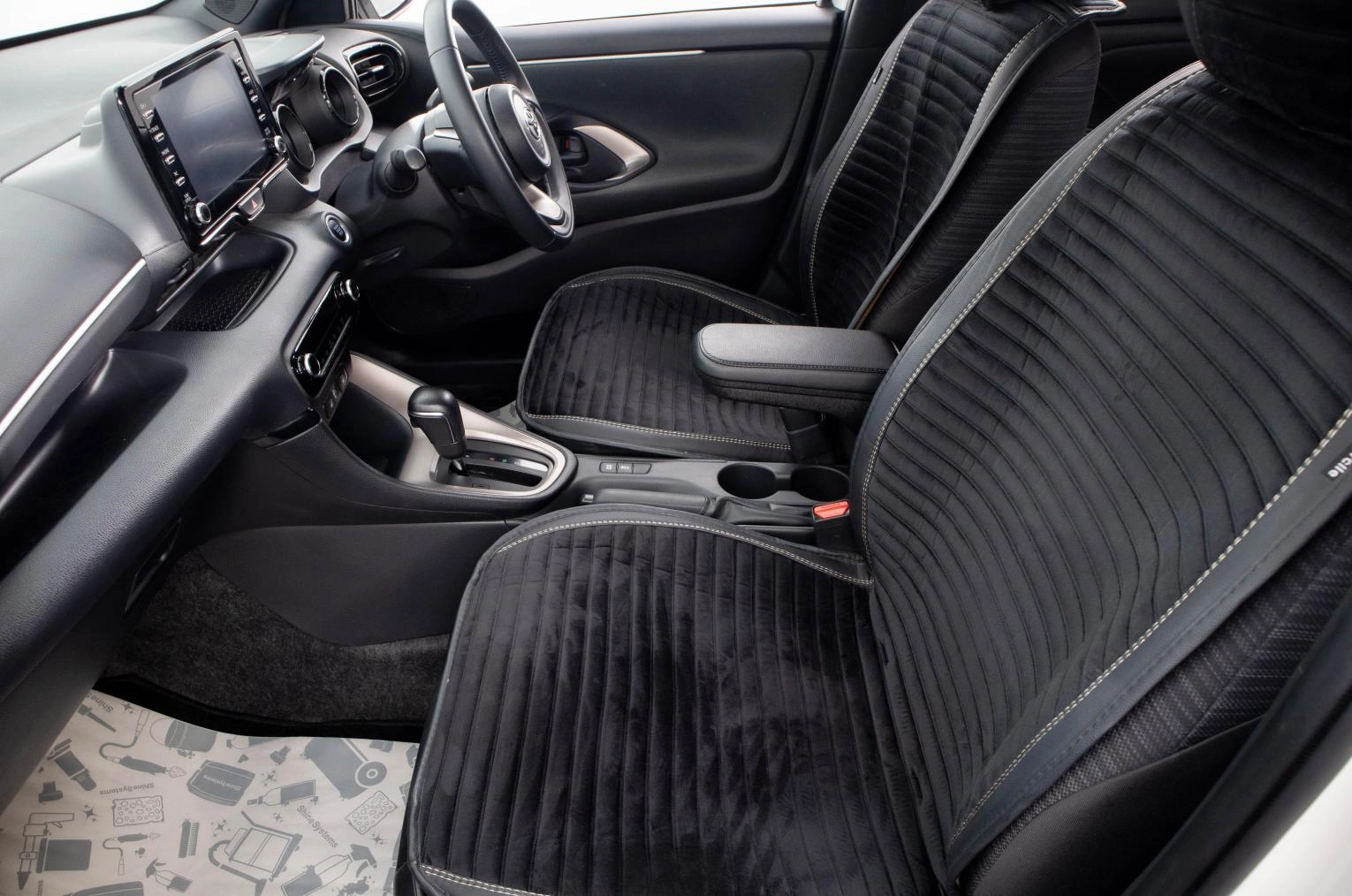 Toyota Yaris 24 из 27