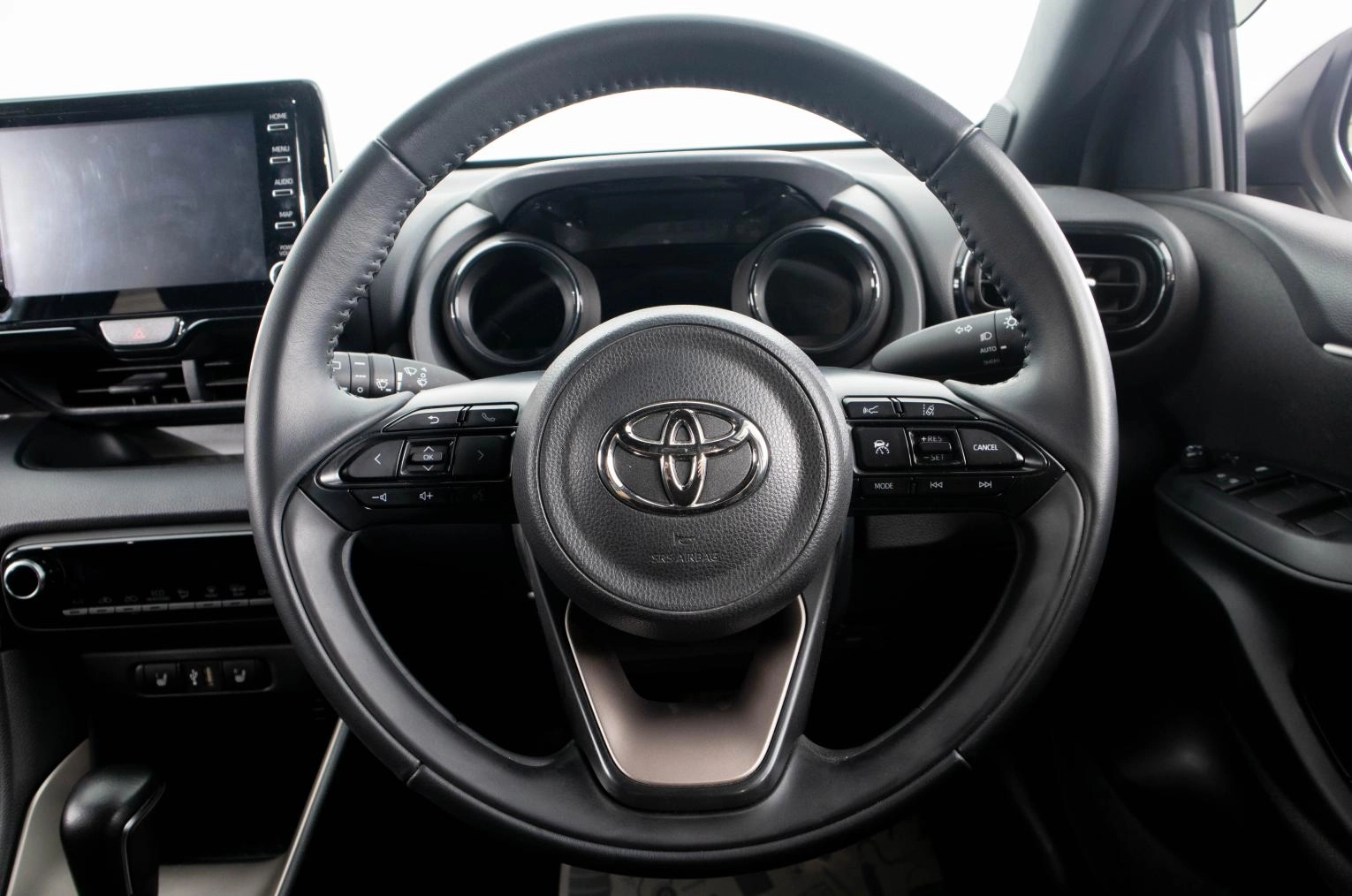 Toyota Yaris 13 из 27