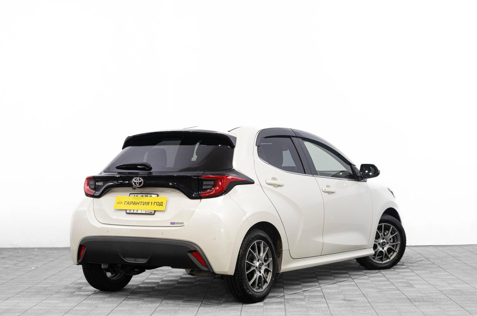 Toyota Yaris 4 из 27