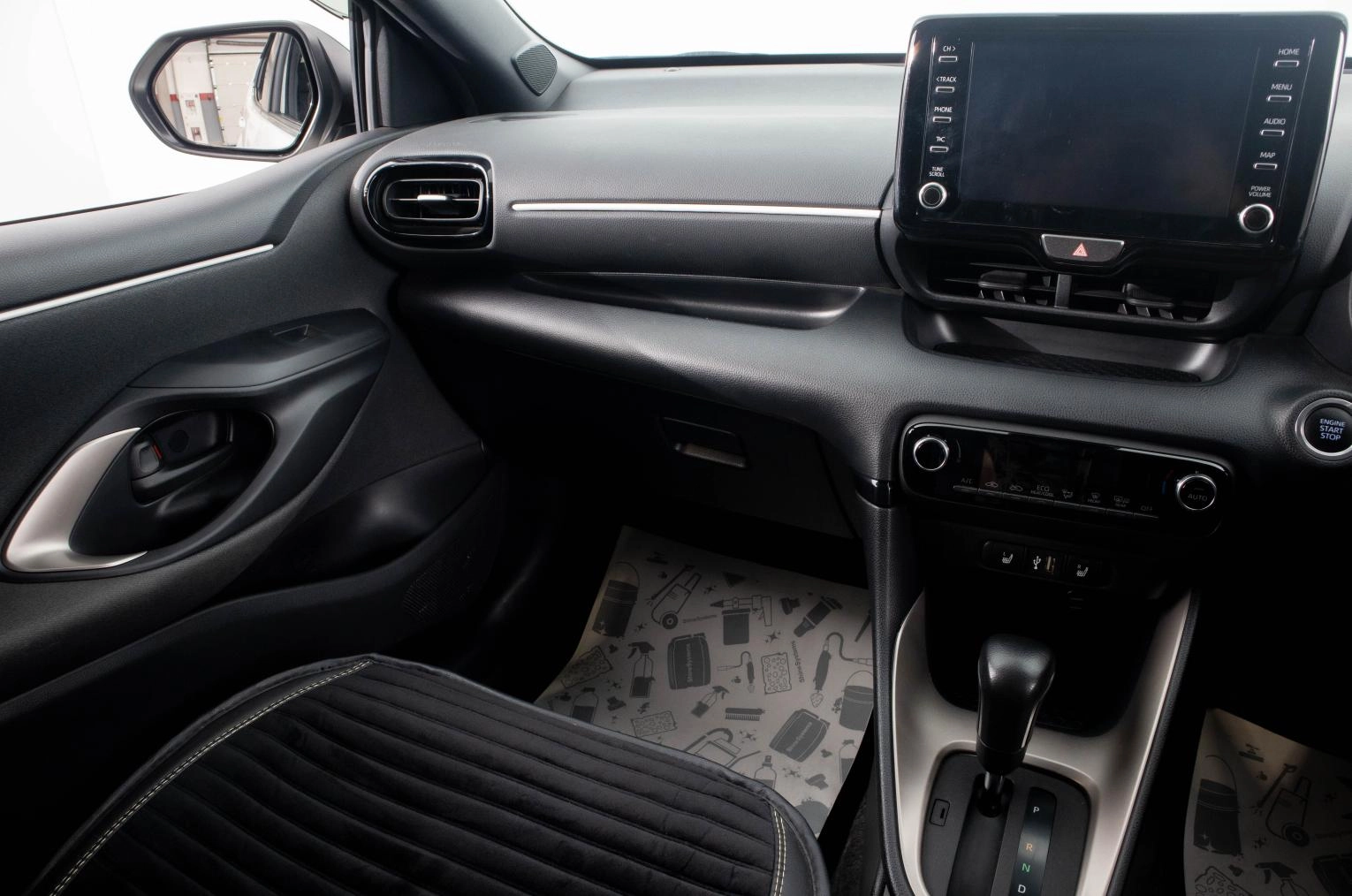 Toyota Yaris 23 из 27