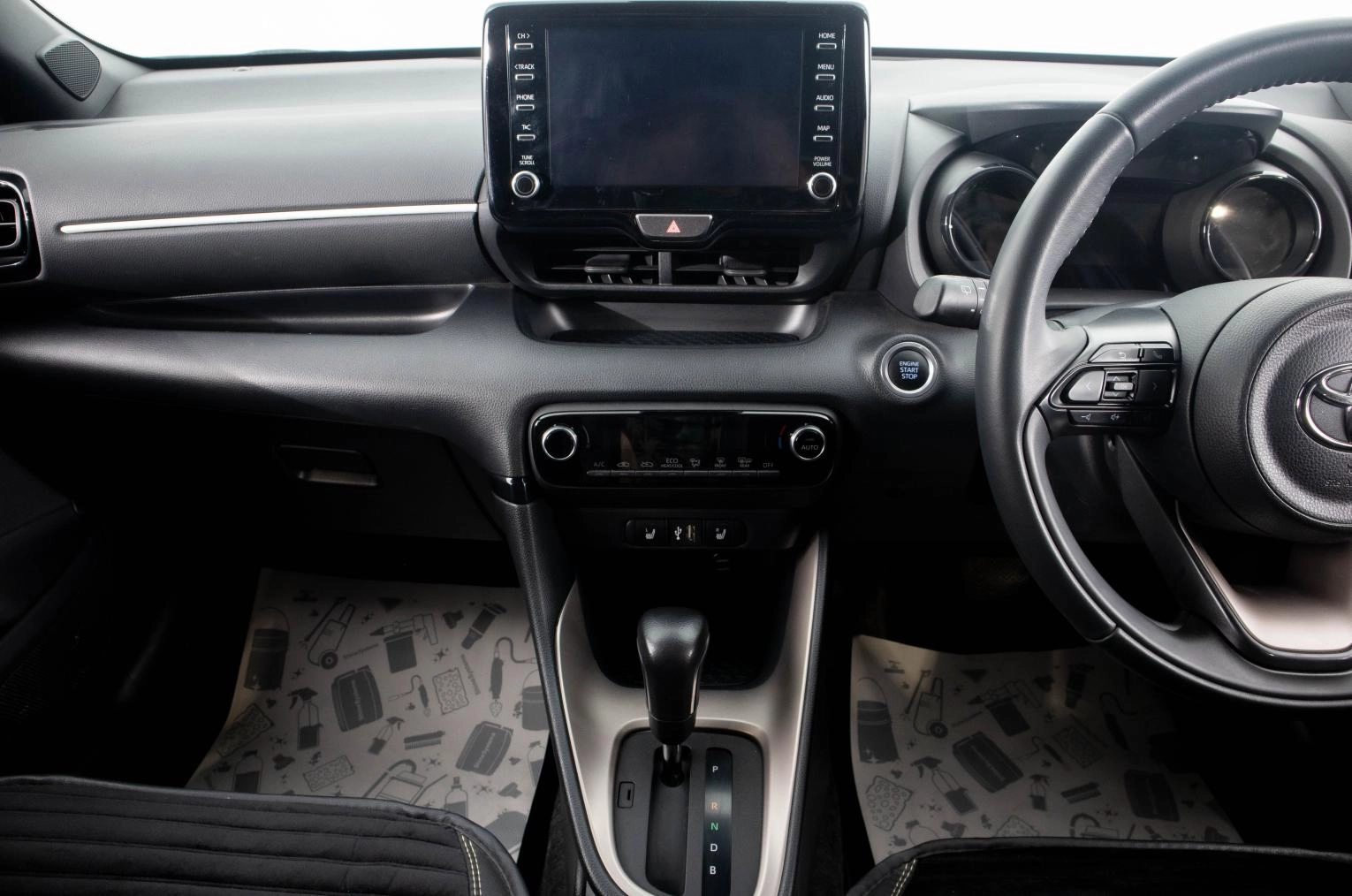 Toyota Yaris 17 из 27