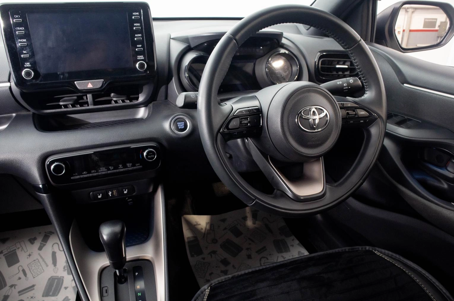 Toyota Yaris 16 из 27