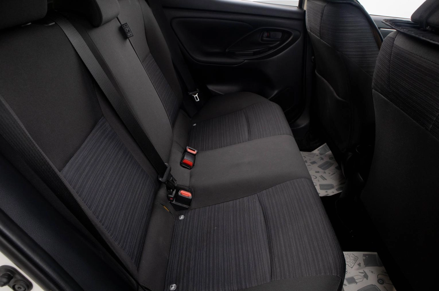 Toyota Yaris 26 из 27
