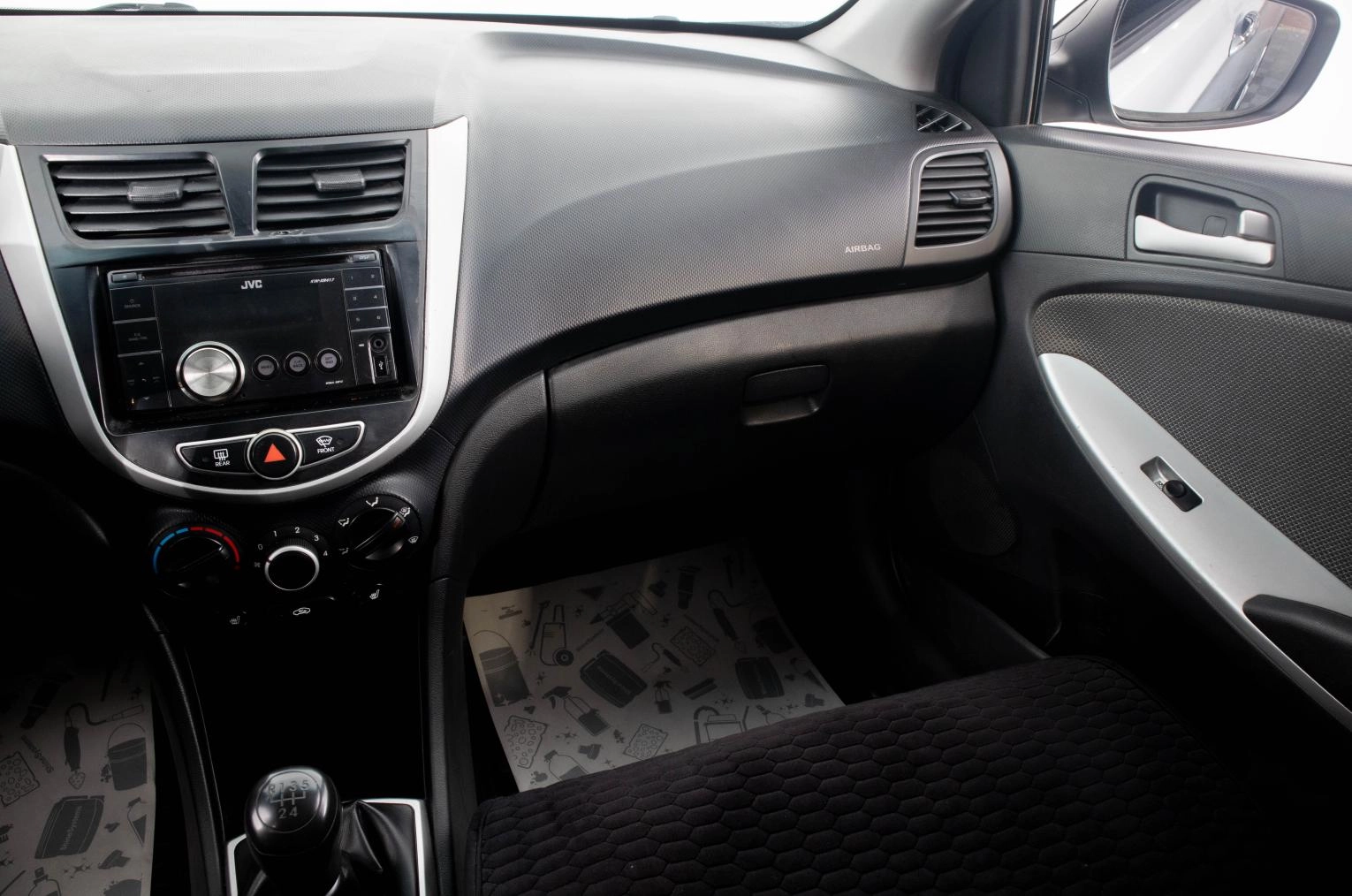 Hyundai Solaris 17 из 21