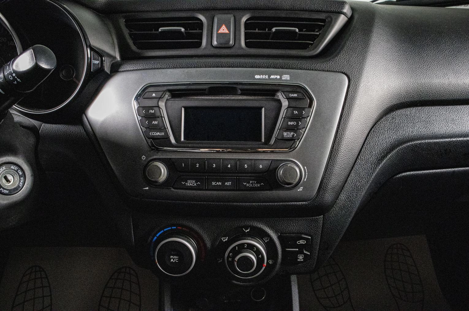 KIA Rio 15 из 18