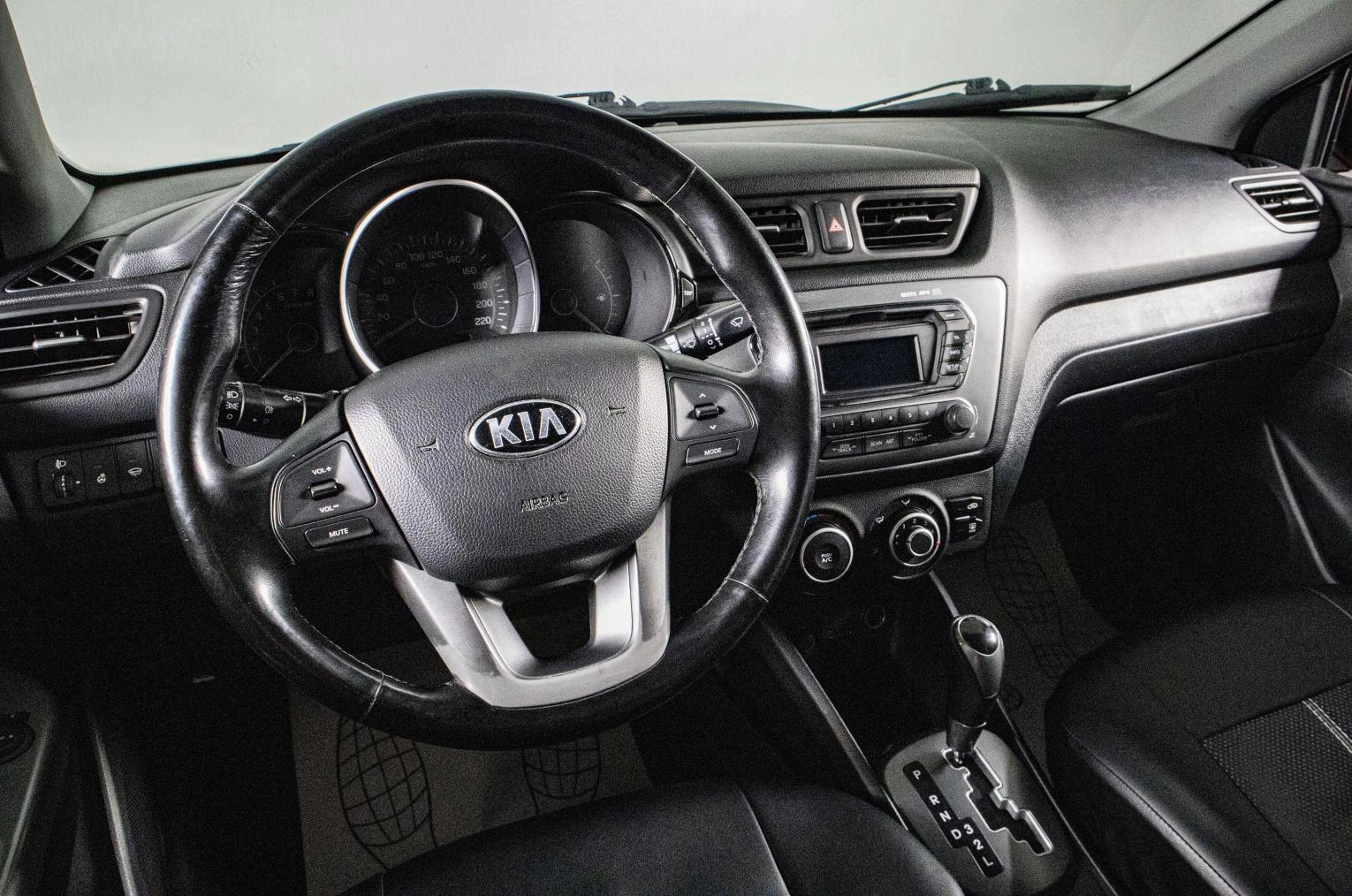 KIA Rio 13 из 18