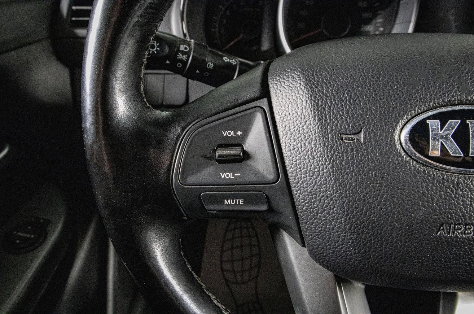 KIA Rio 10 из 18