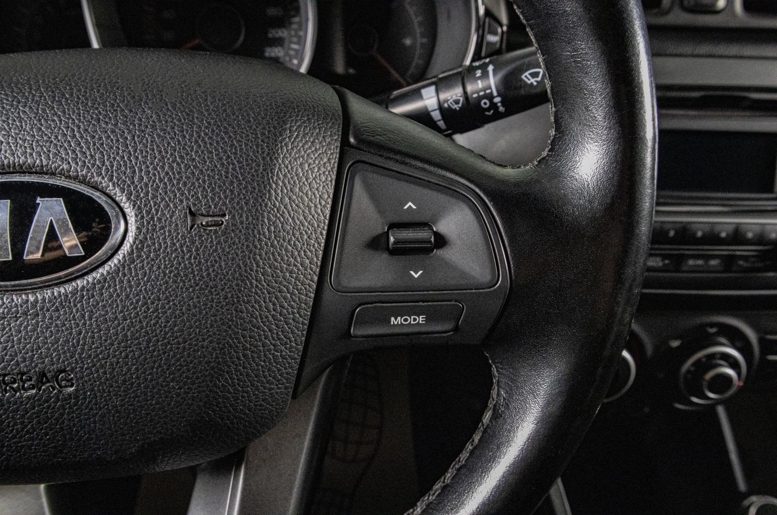 KIA Rio 12 из 18