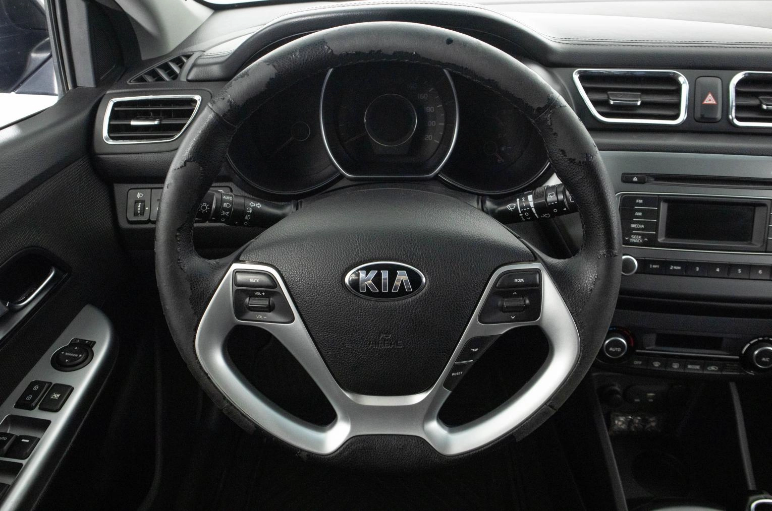 KIA Rio 19 из 23