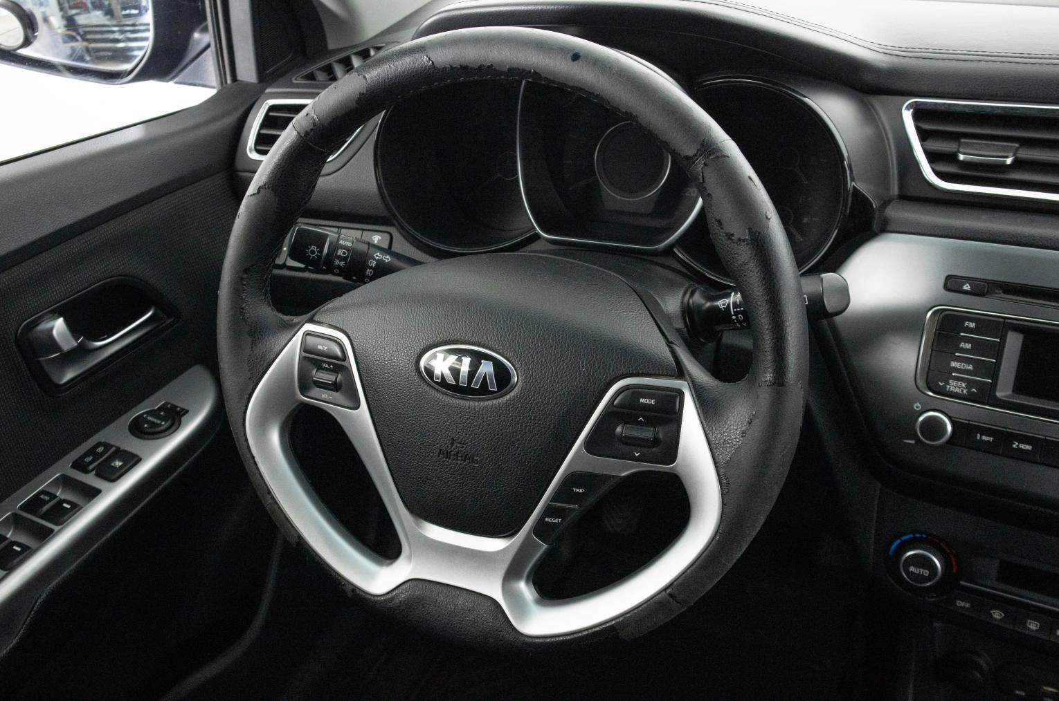 KIA Rio 12 из 23