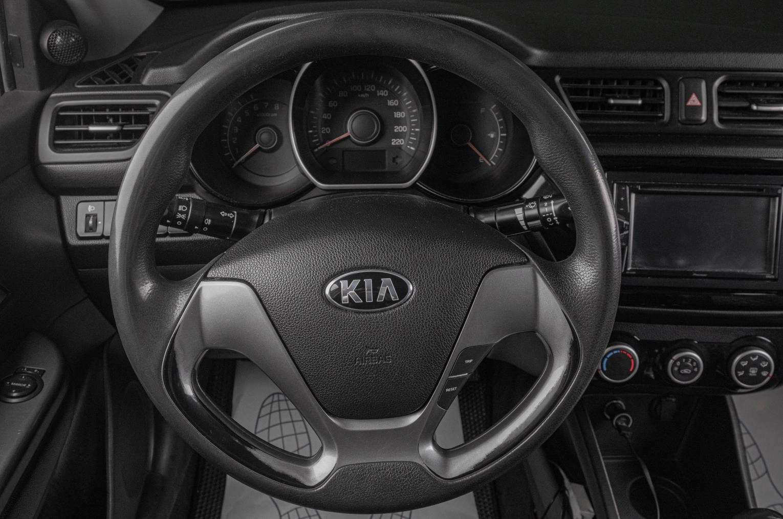 KIA Rio 10 из 19