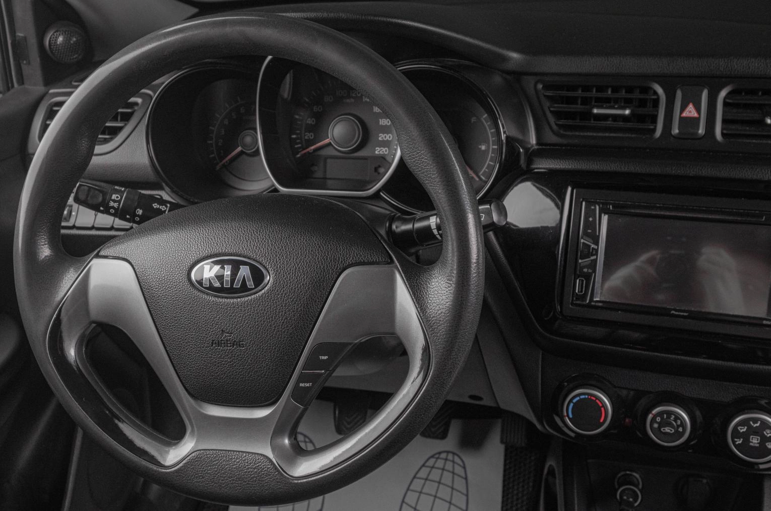 KIA Rio 16 из 19