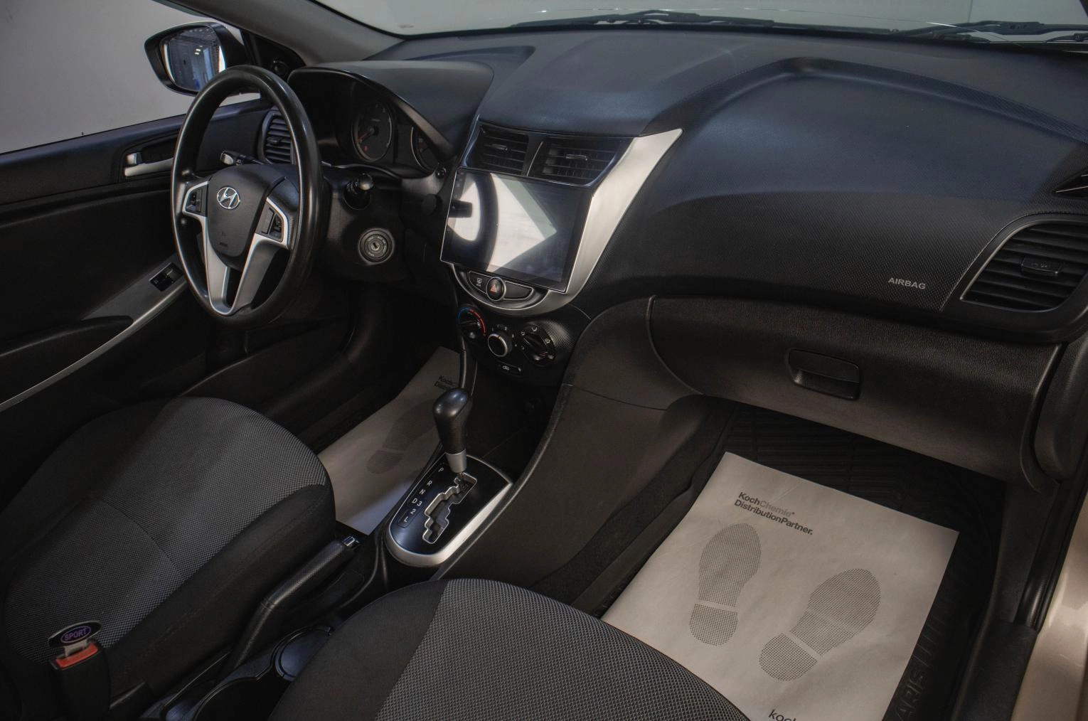 Hyundai Solaris 16 из 18