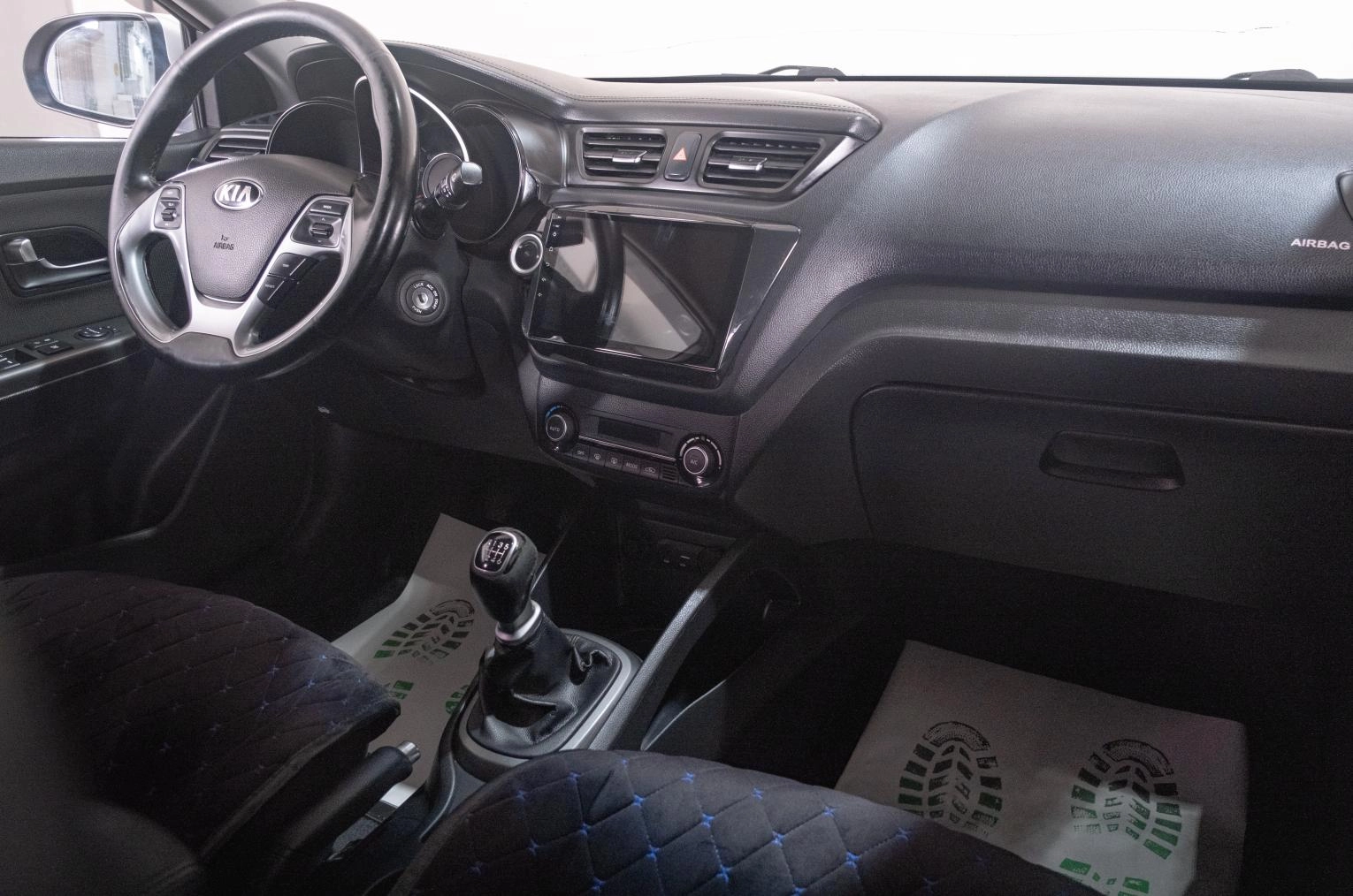 KIA Rio 17 из 21