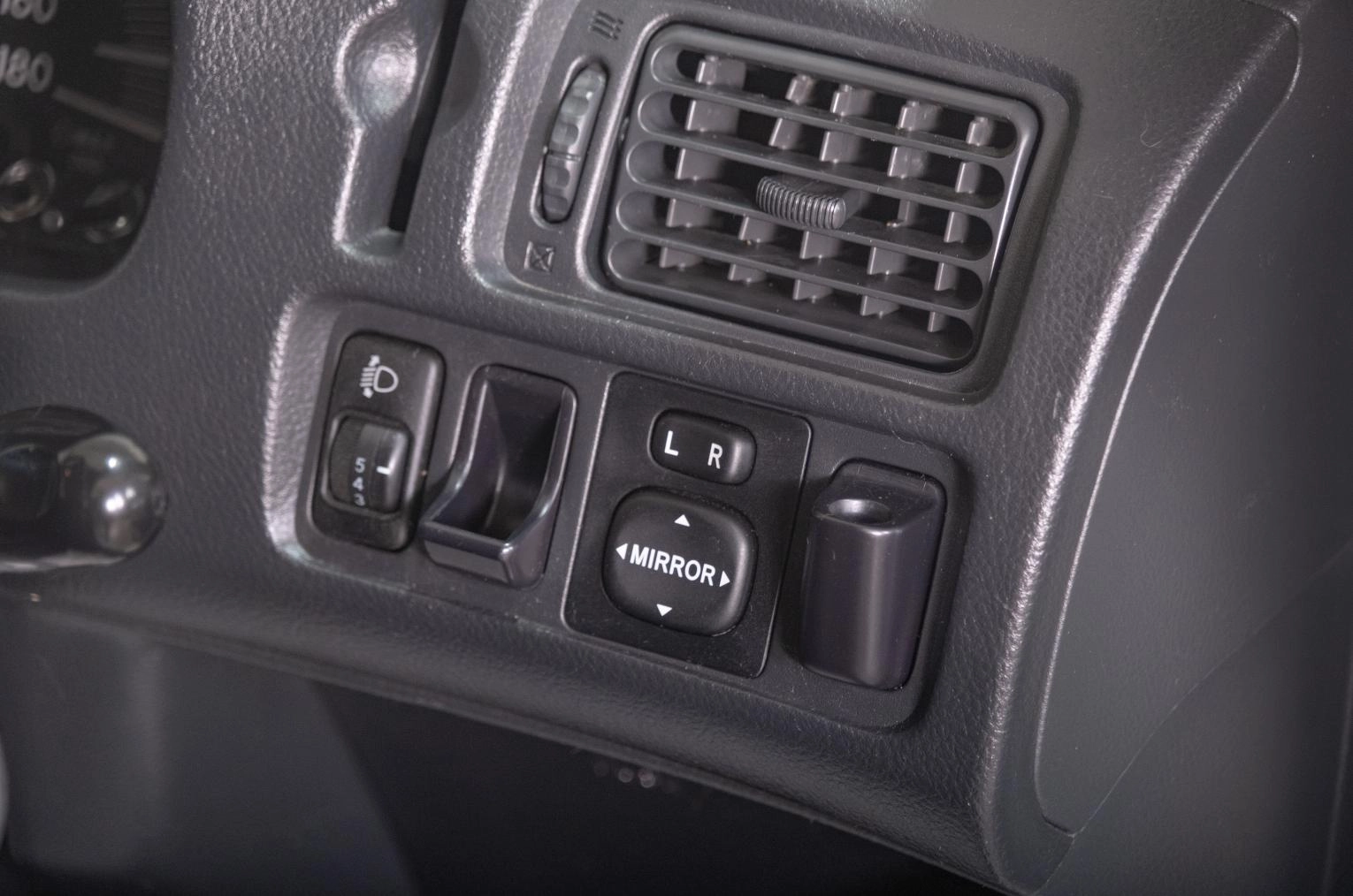 Toyota Succeed 13 из 19