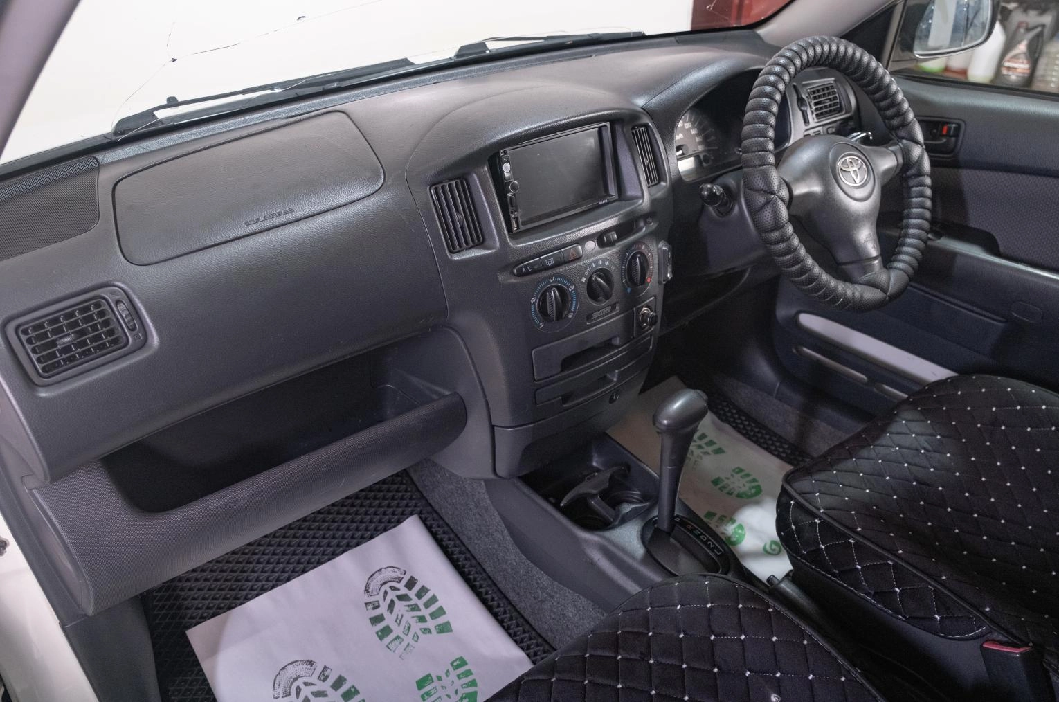 Toyota Succeed 16 из 19