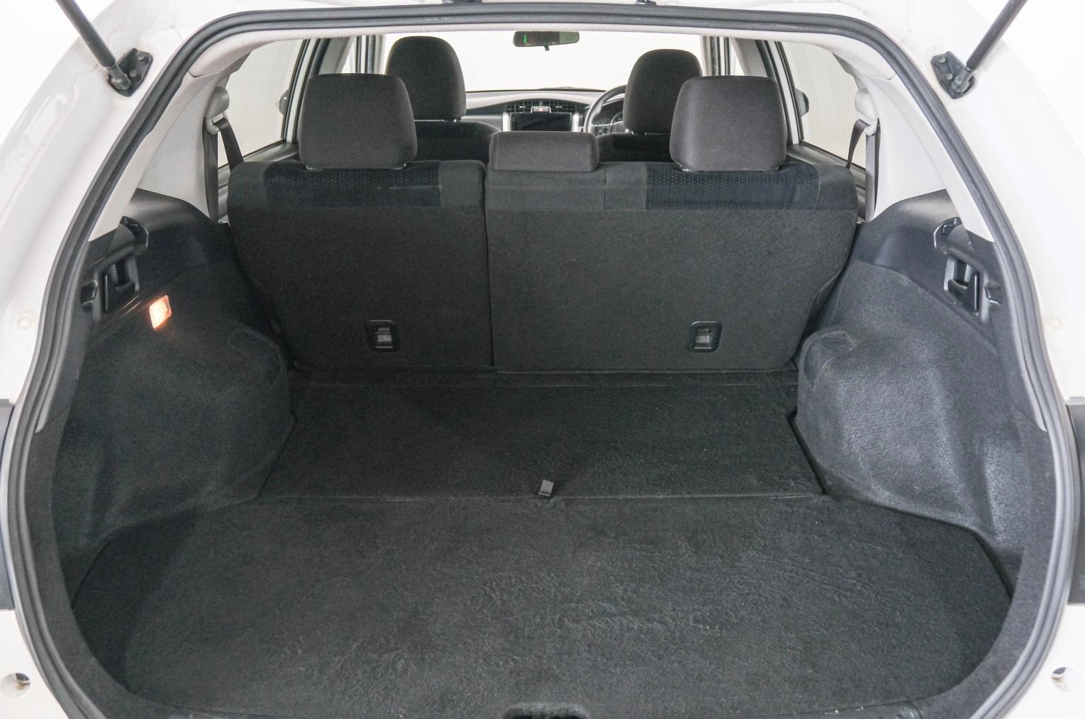 Toyota Corolla Fielder 21 из 21