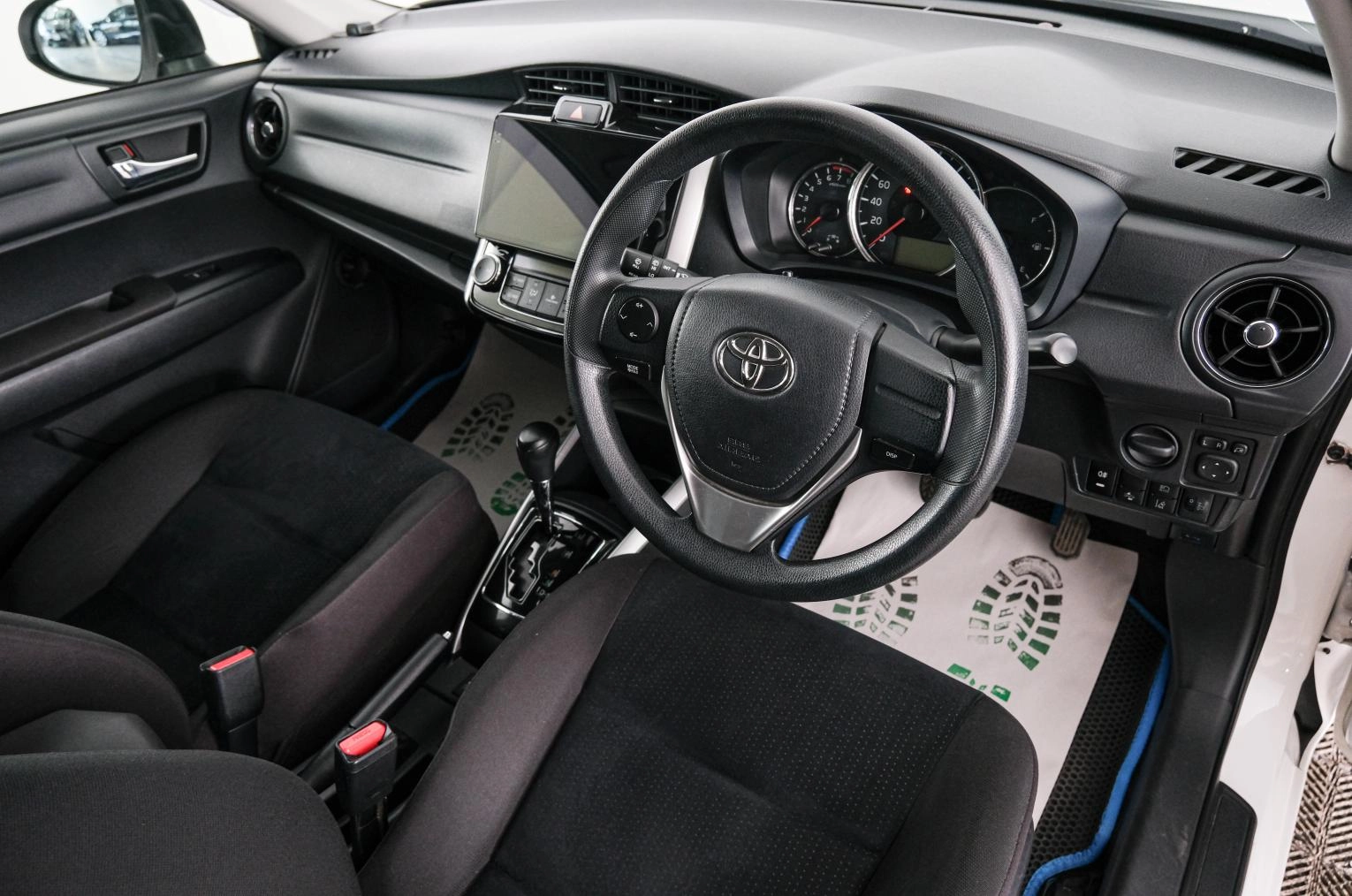 Toyota Corolla Fielder 8 из 21
