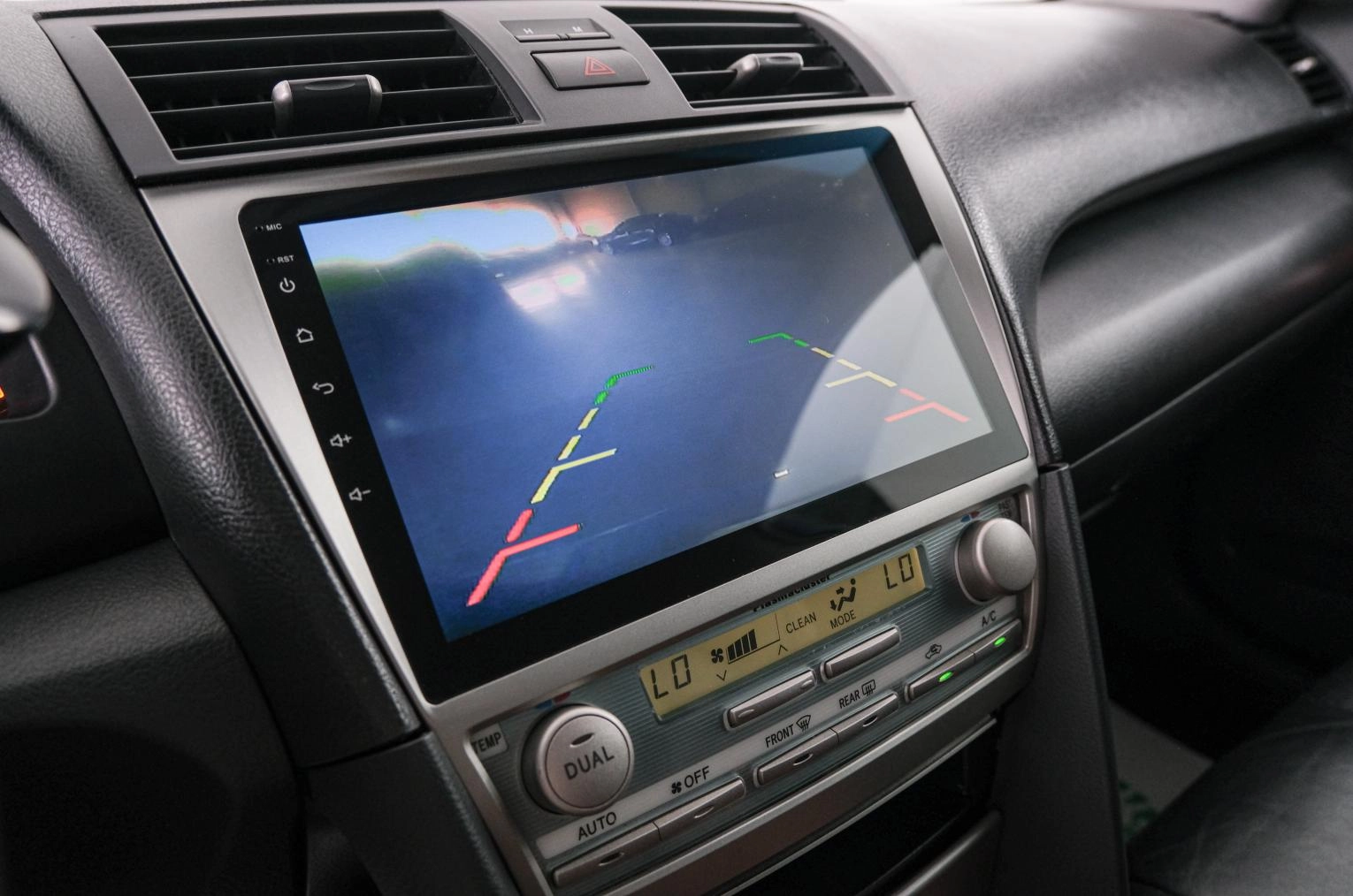 Toyota Camry 15 из 22
