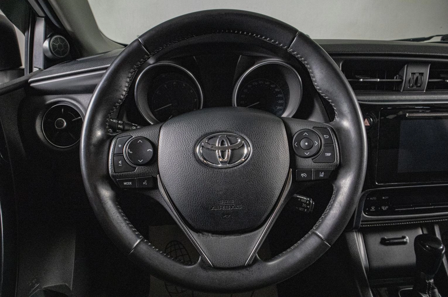 Toyota Auris 11 из 19