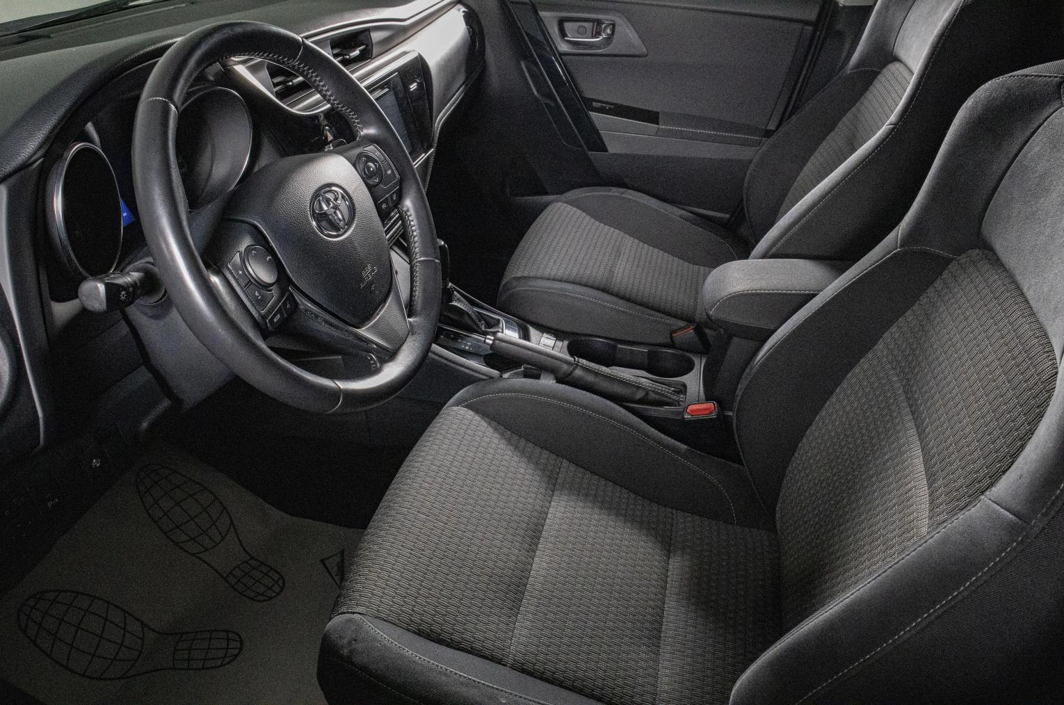 Toyota Auris 8 из 19