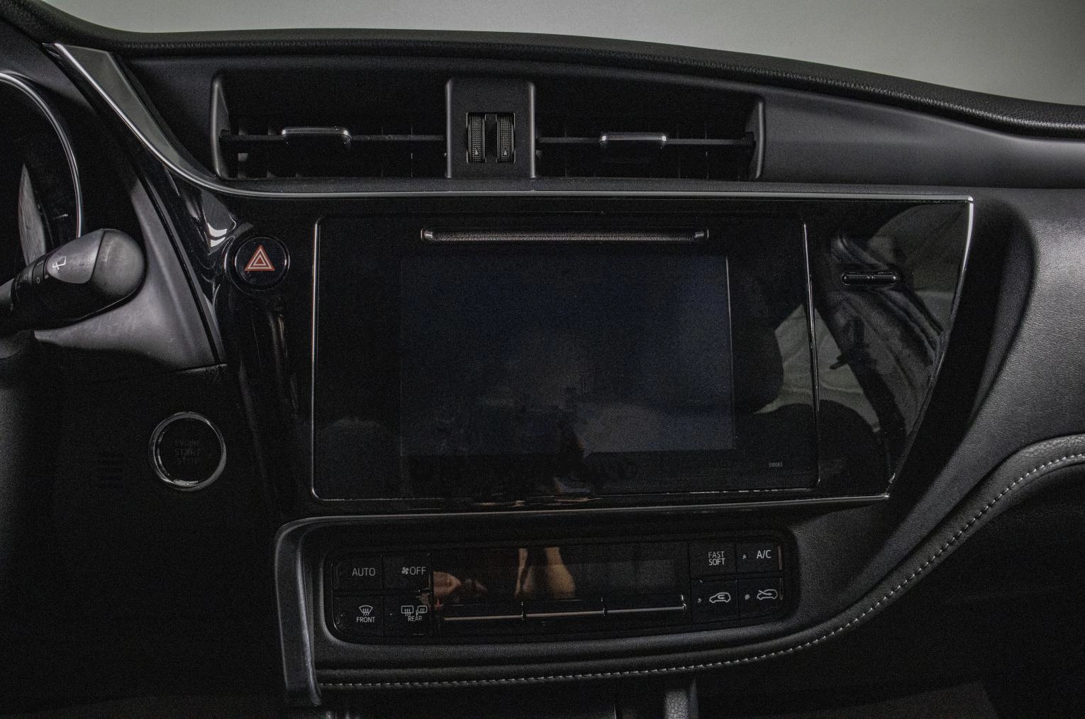 Toyota Auris 15 из 19
