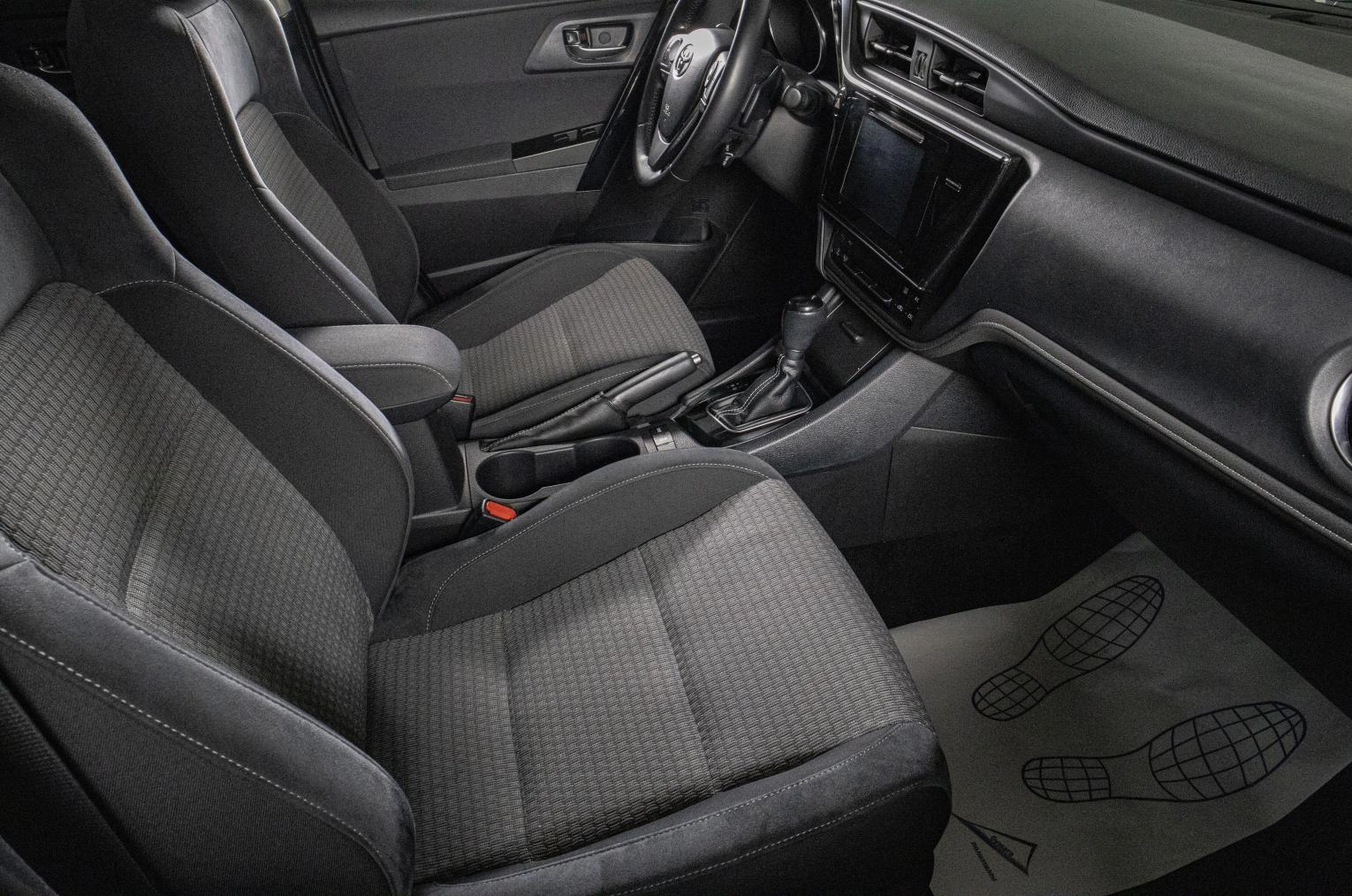 Toyota Auris 9 из 19