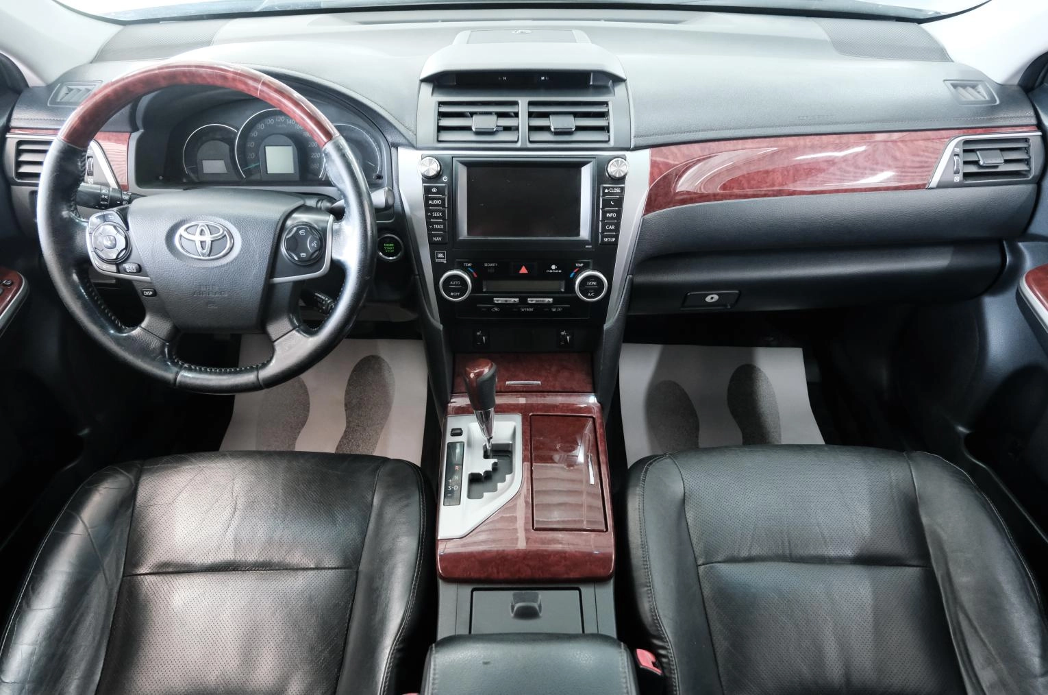 Toyota Camry 17 из 29