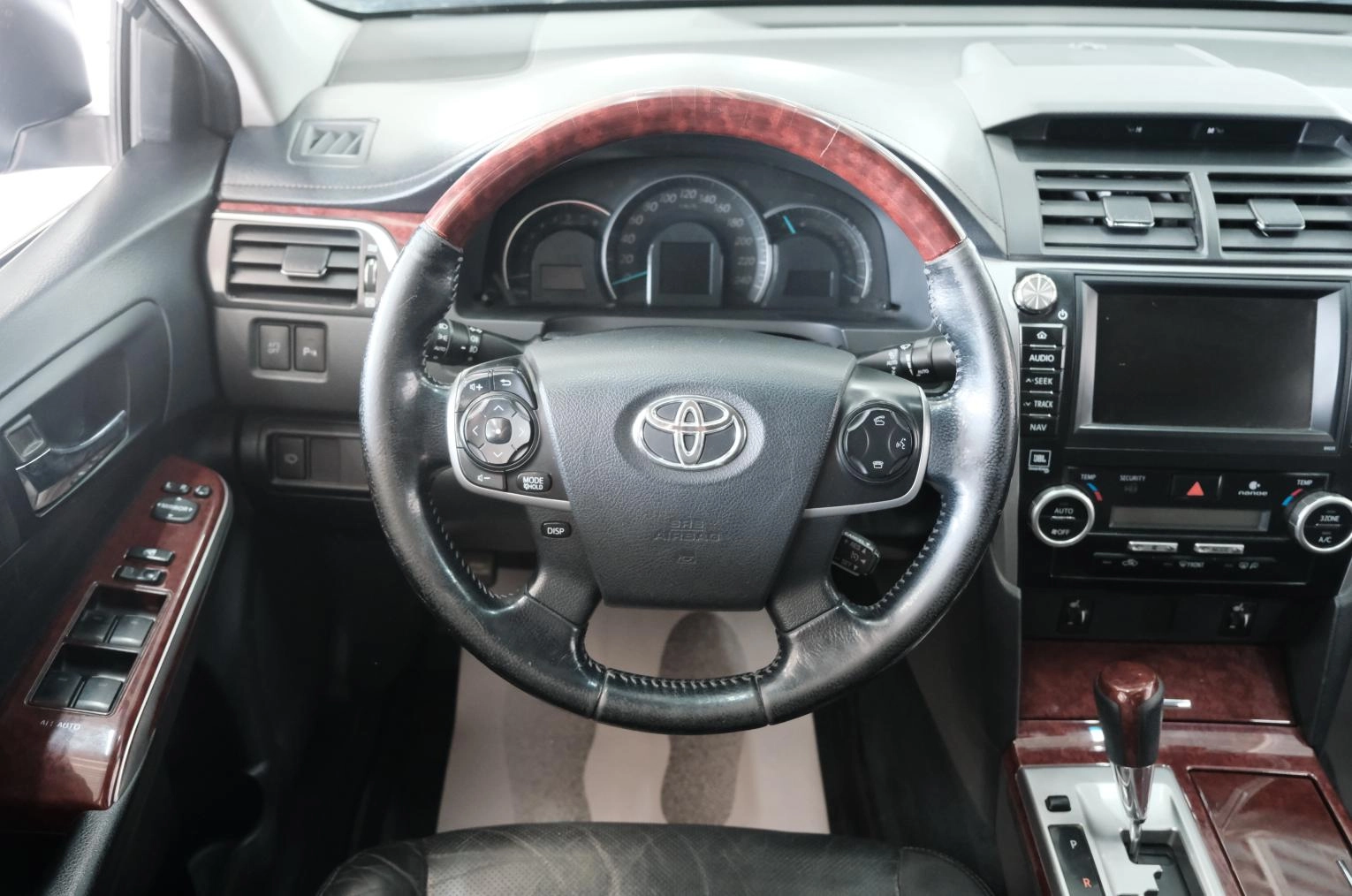 Toyota Camry 12 из 29