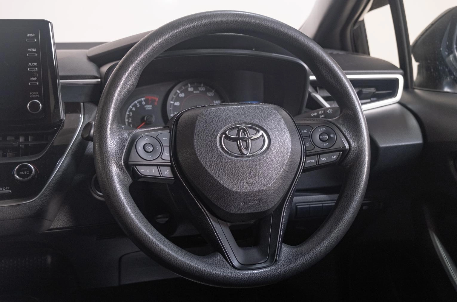 Toyota Corolla 11 из 21