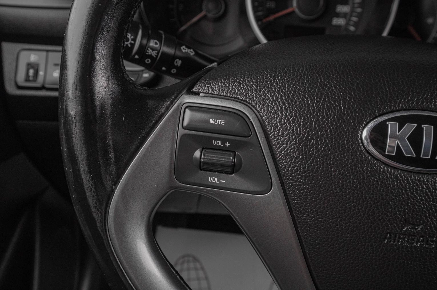 KIA Rio 10 из 19