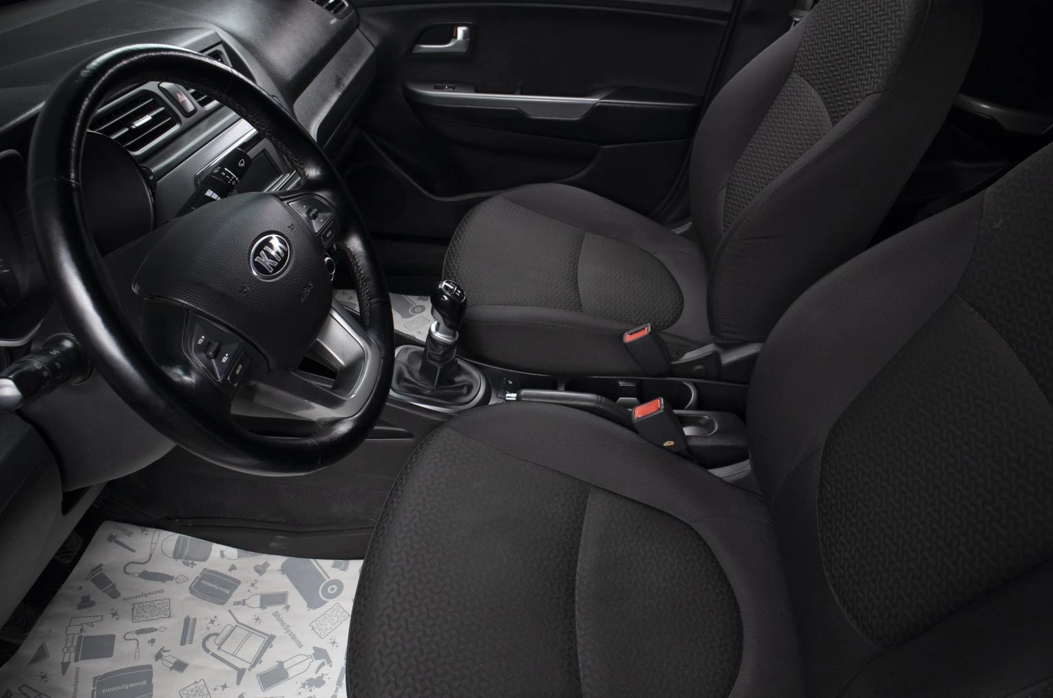 KIA Rio 14 из 17