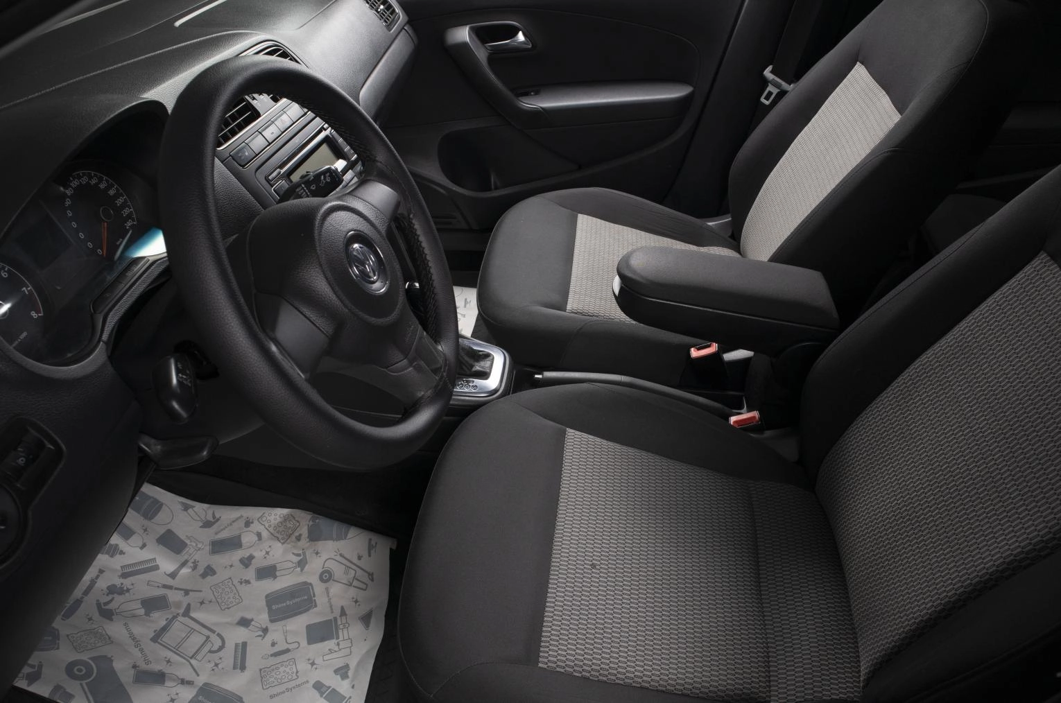 Volkswagen Polo 13 из 16