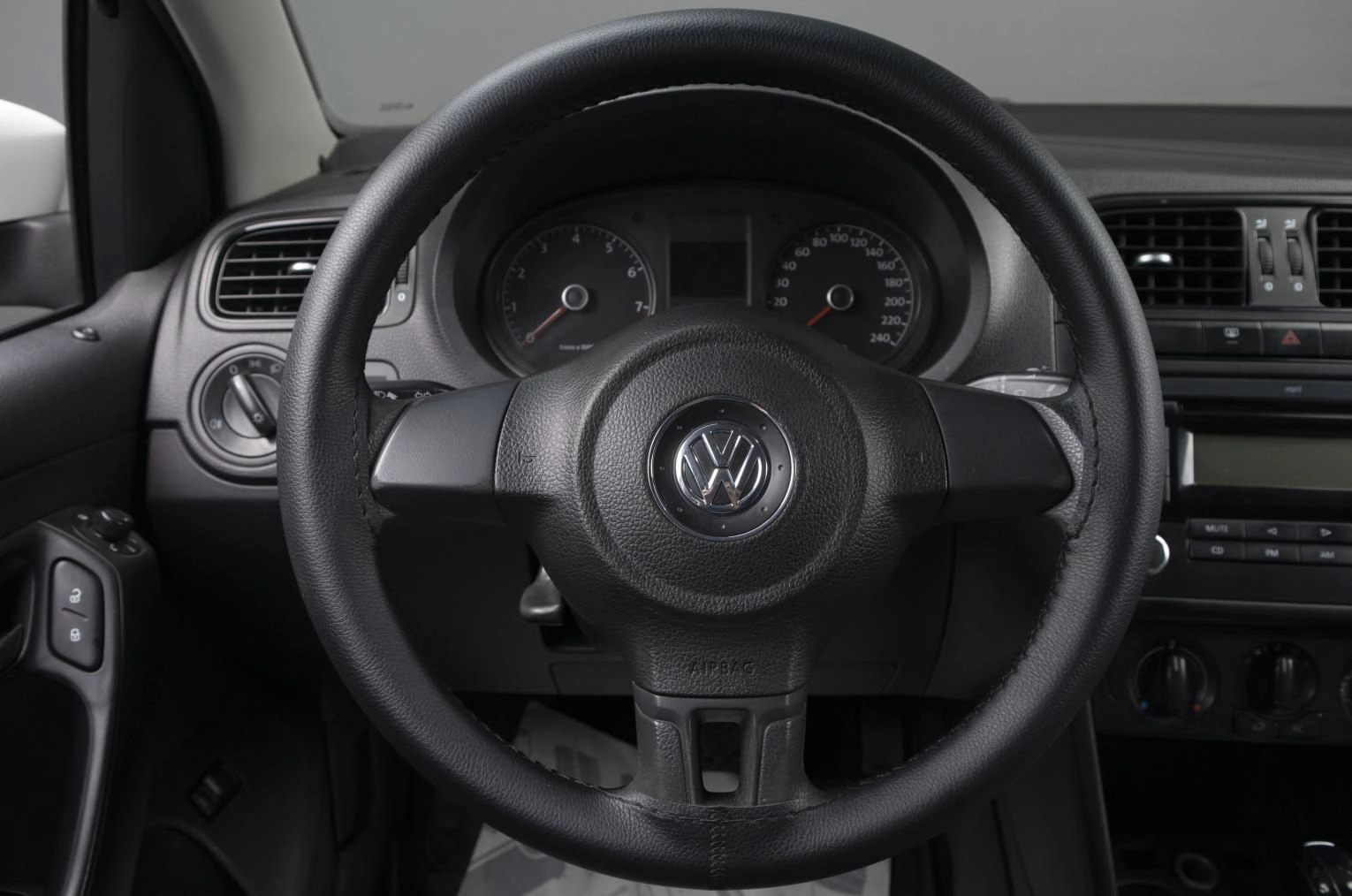 Volkswagen Polo 9 из 16