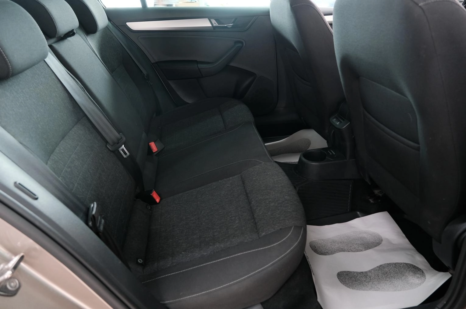 Skoda Rapid 24 из 25